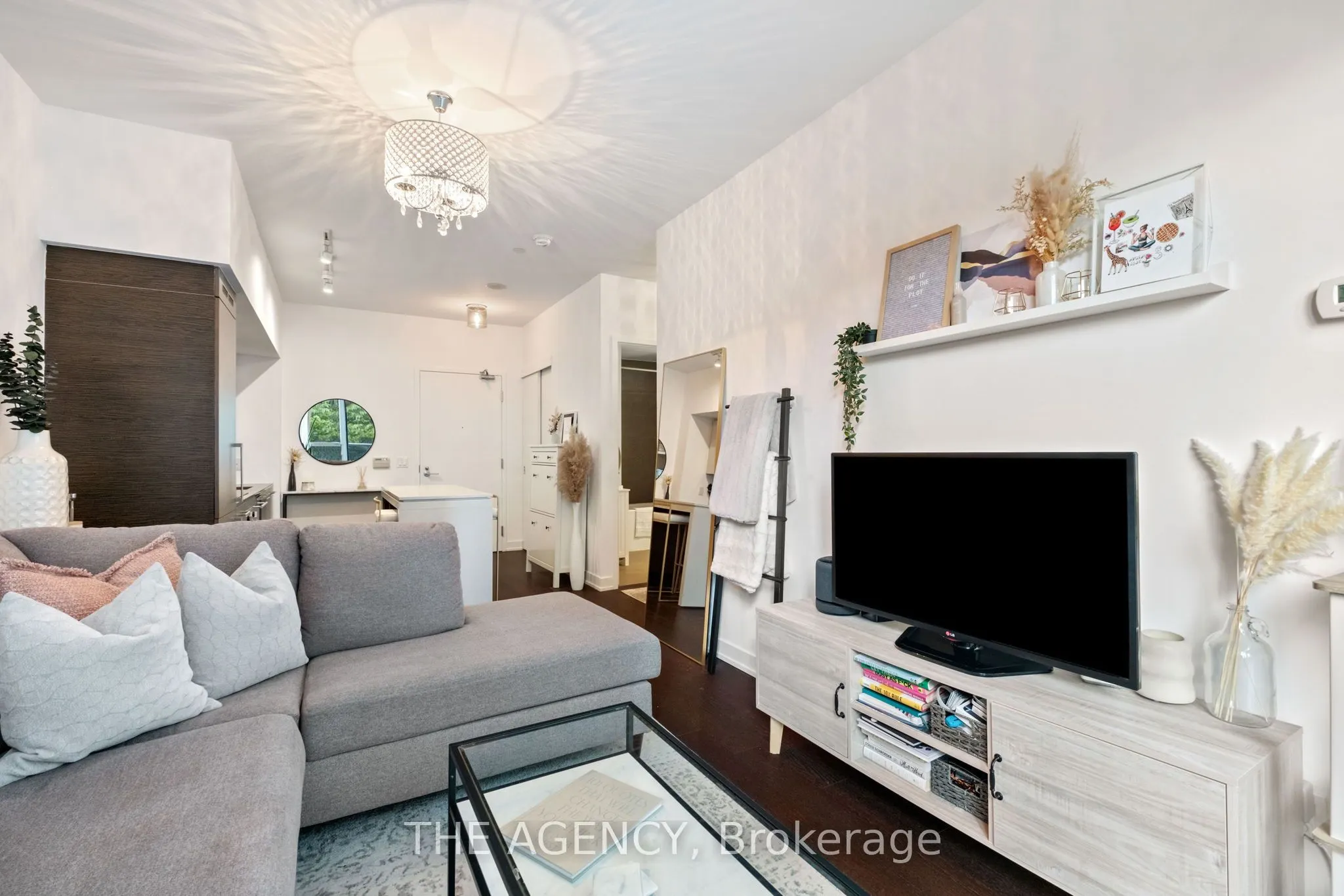 1030 King Street, #457