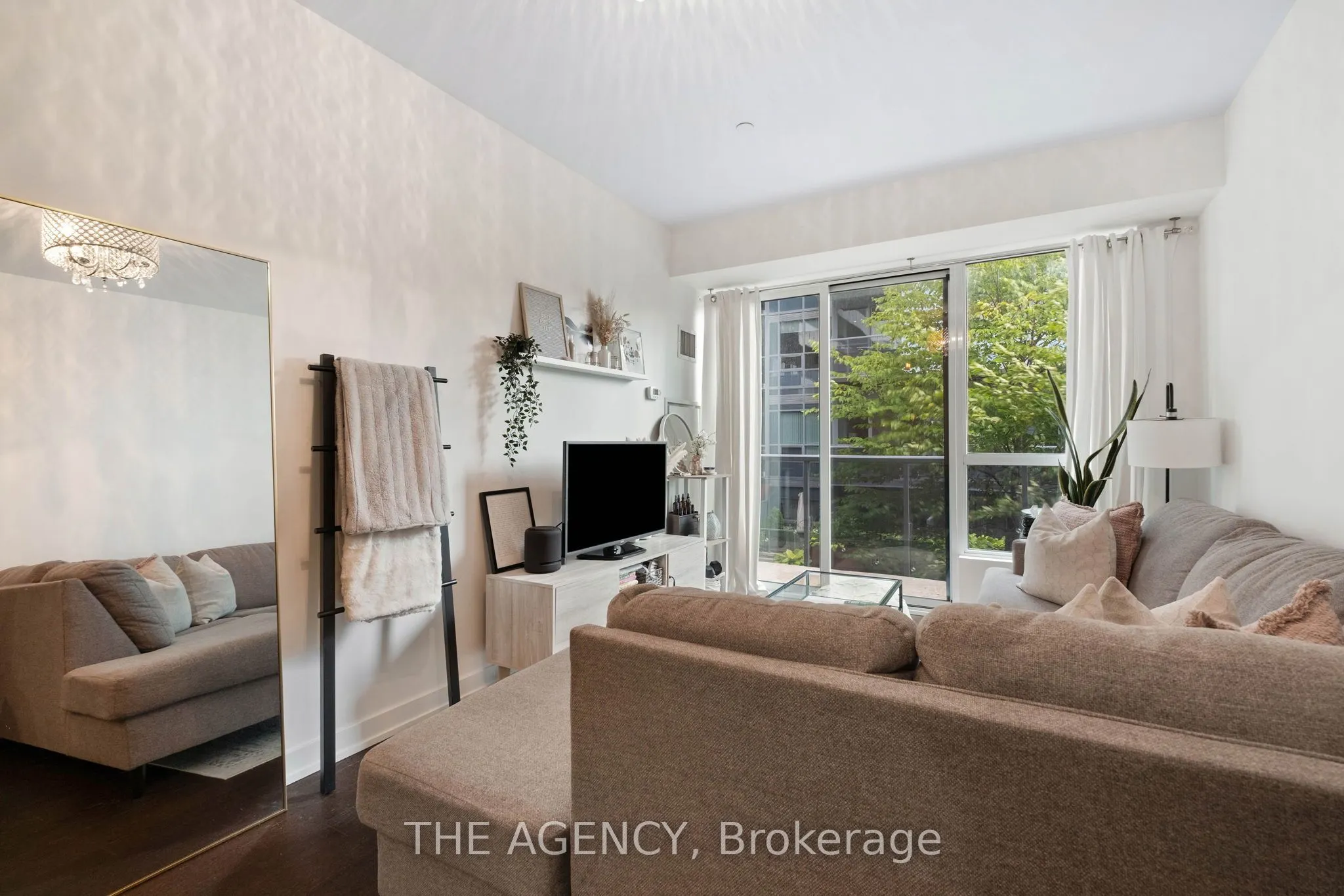1030 King Street, #457