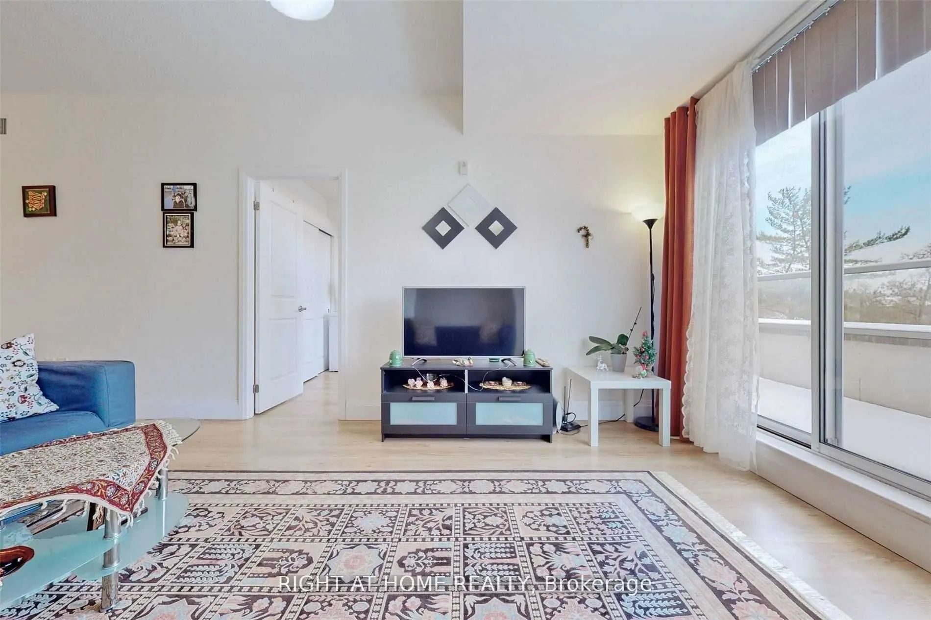 222 Finch Avenue W, #301