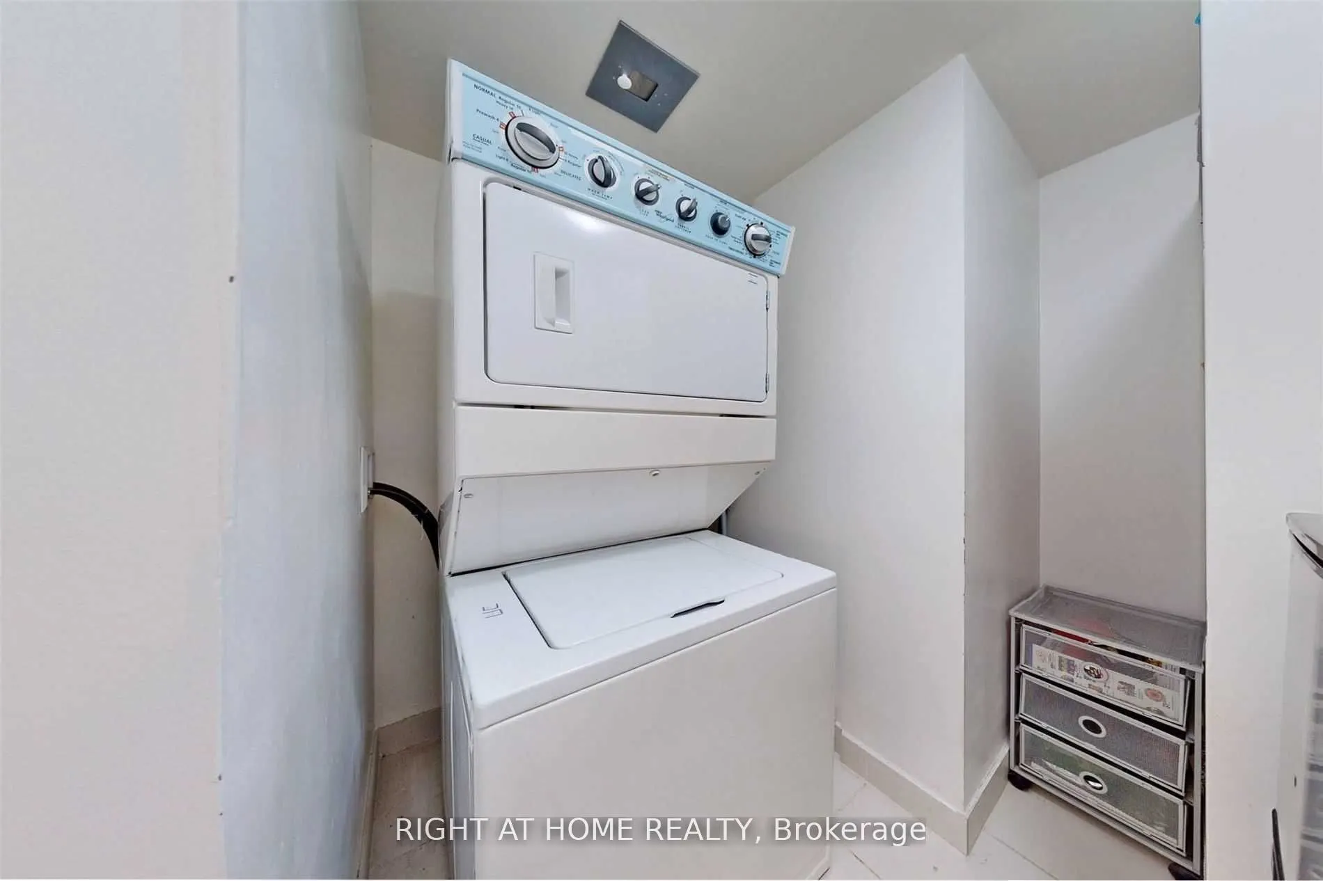 222 Finch Avenue W, #301