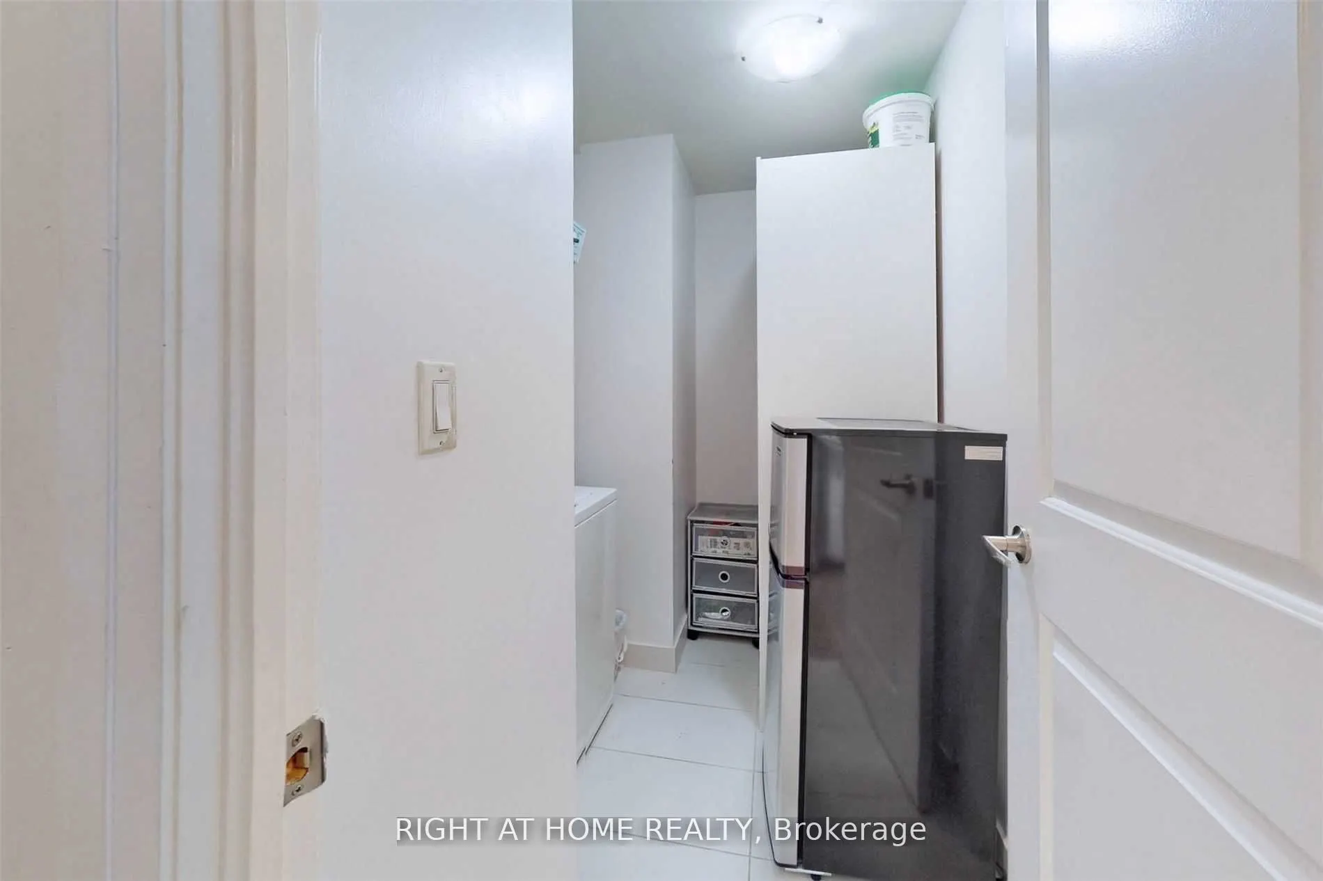 222 Finch Avenue W, #301