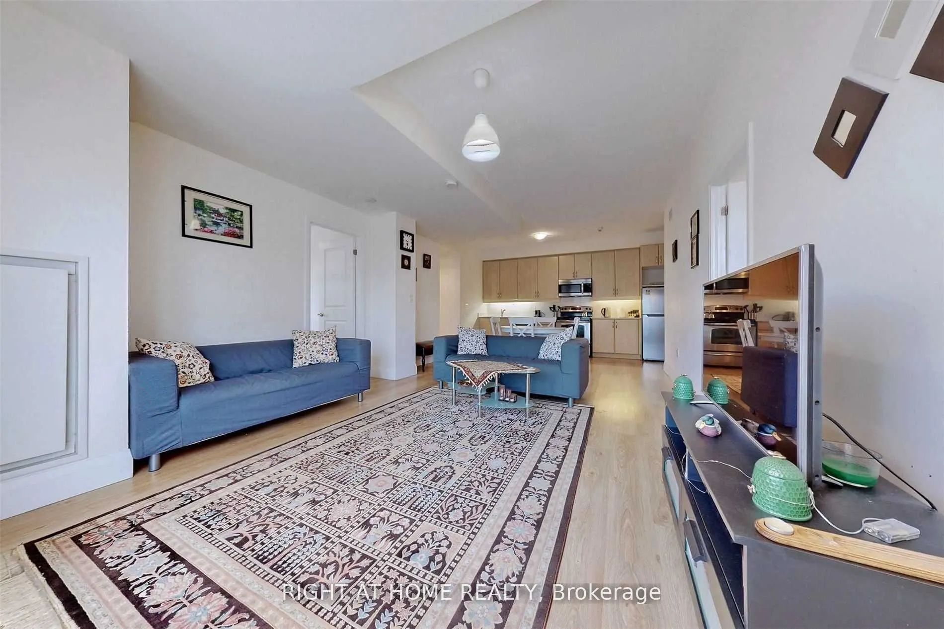 222 Finch Avenue W, #301