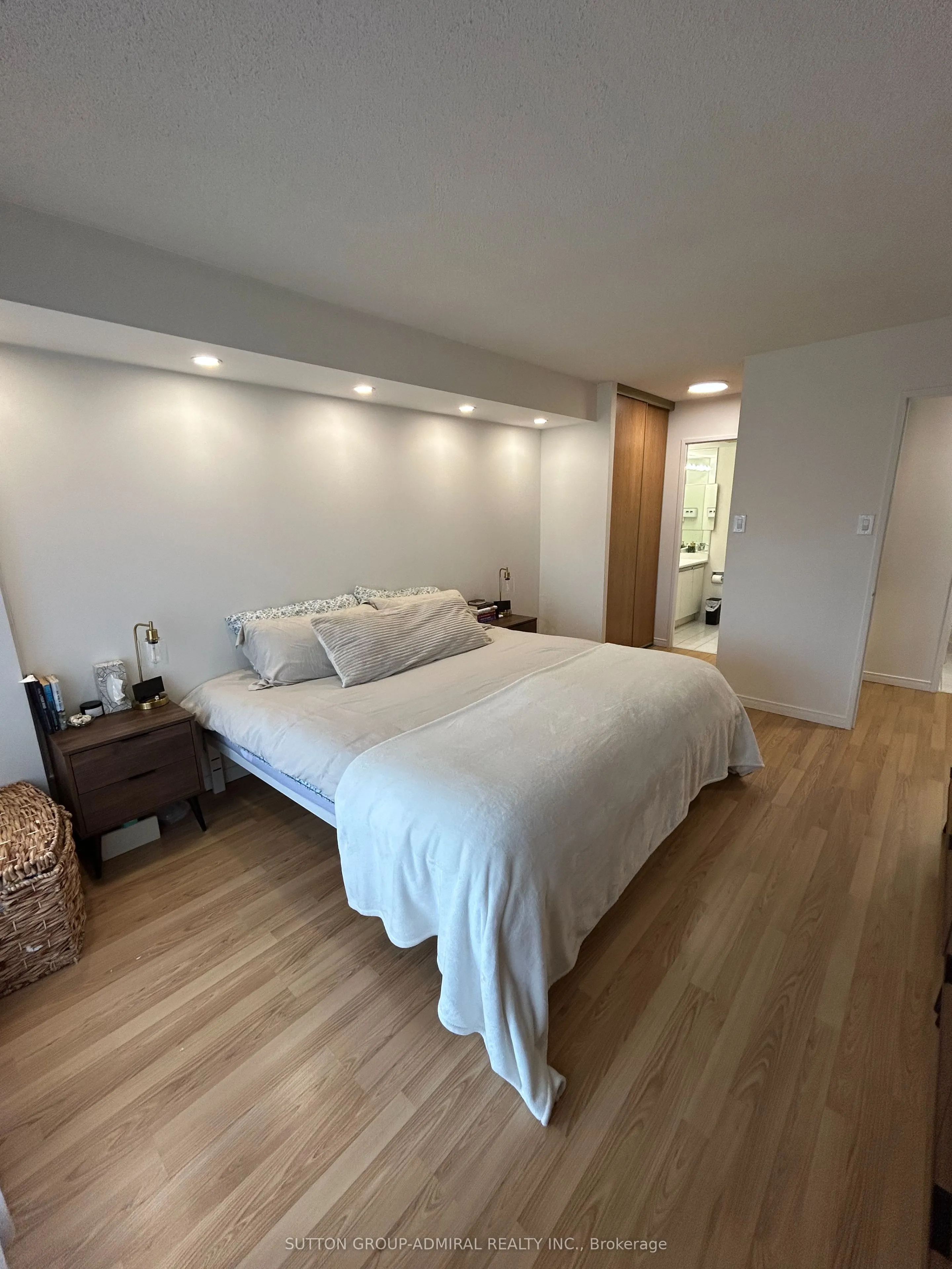 1101 Steeles Avenue W, #909