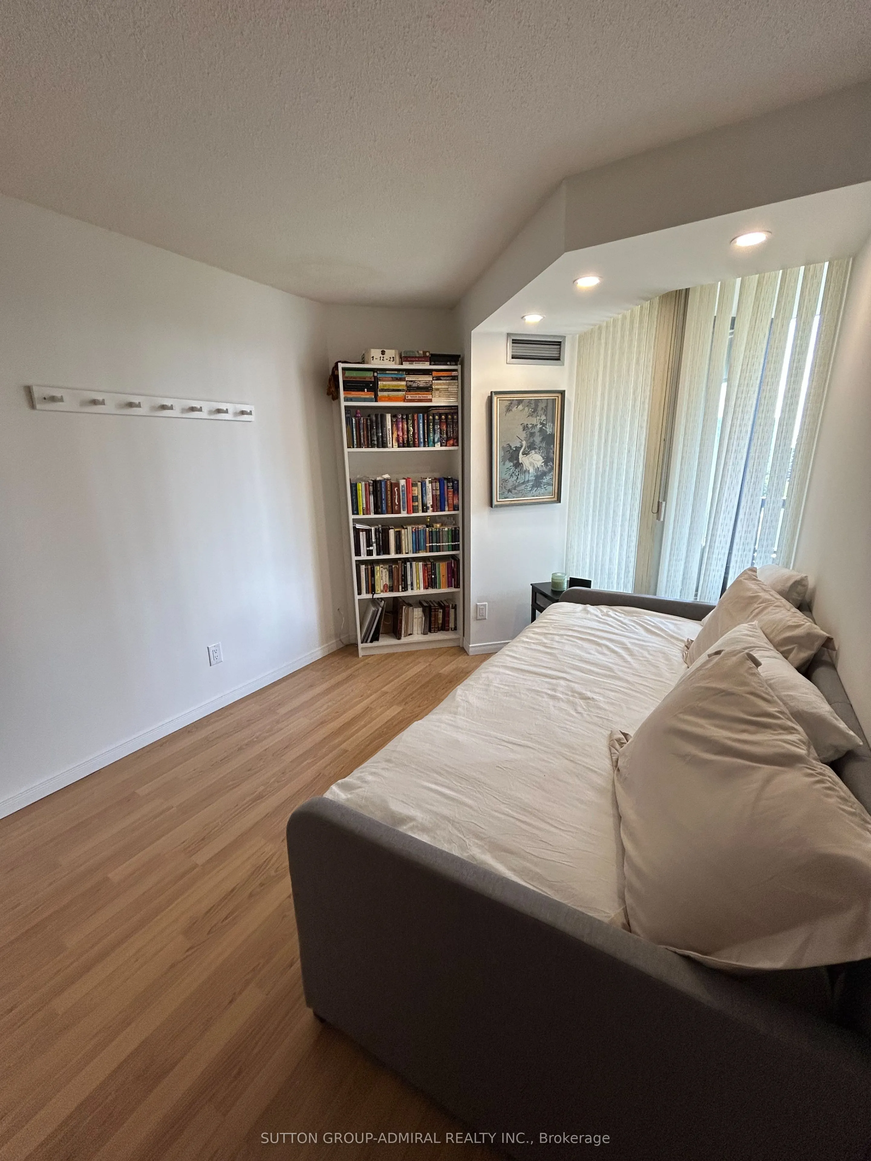 1101 Steeles Avenue W, #909