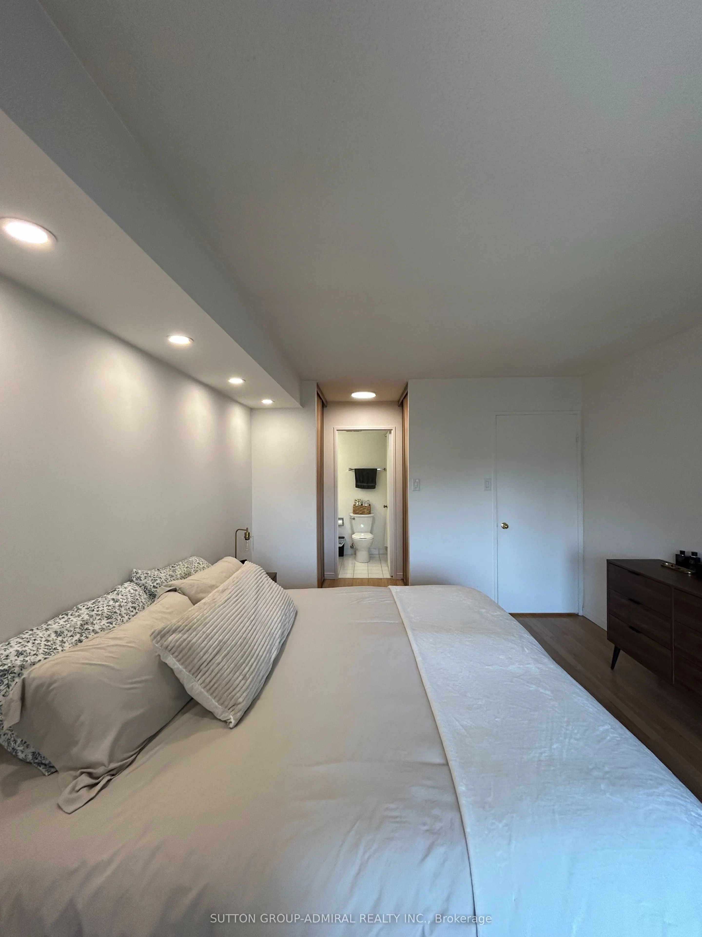 1101 Steeles Avenue W, #909