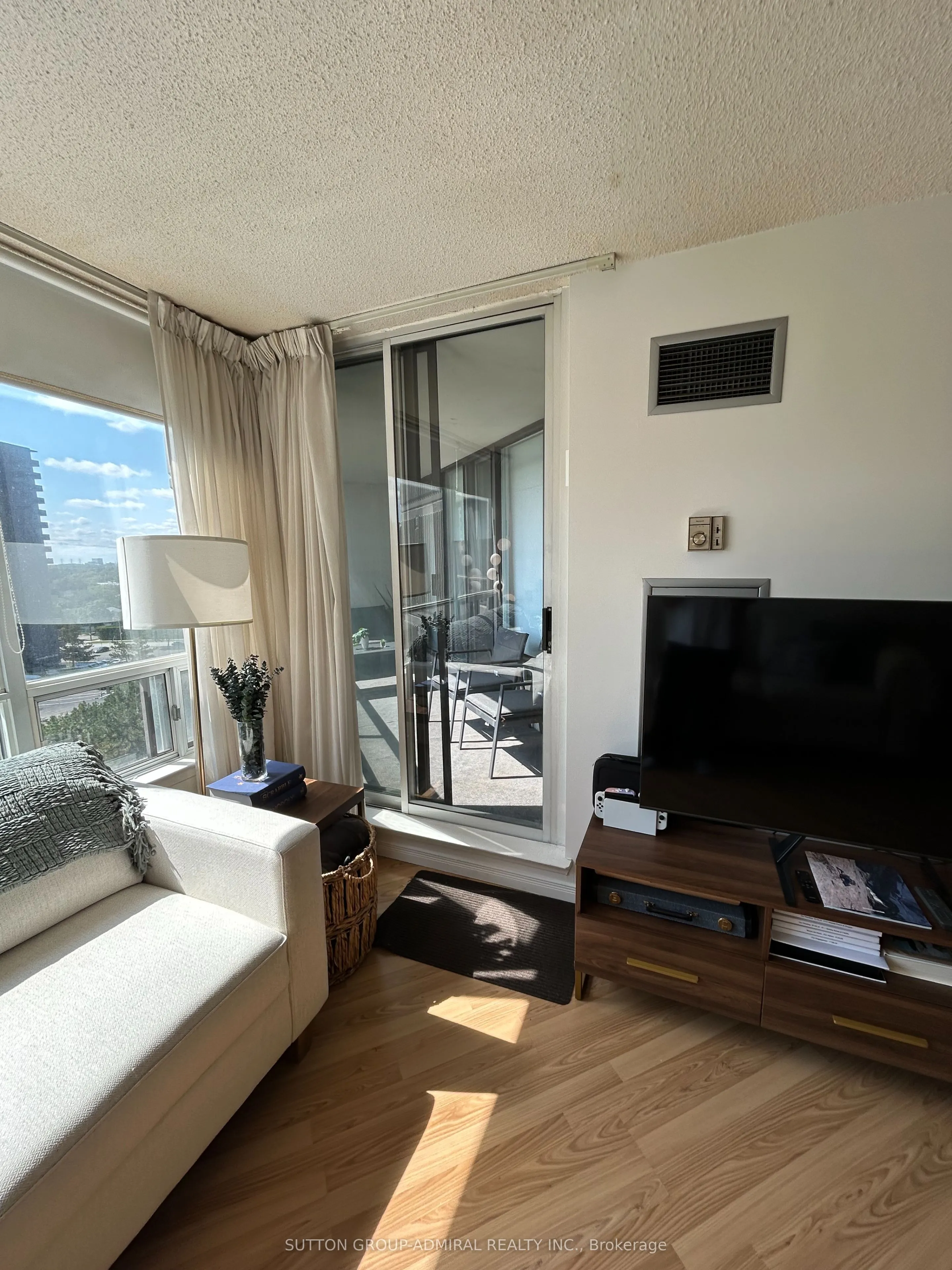 1101 Steeles Avenue W, #909
