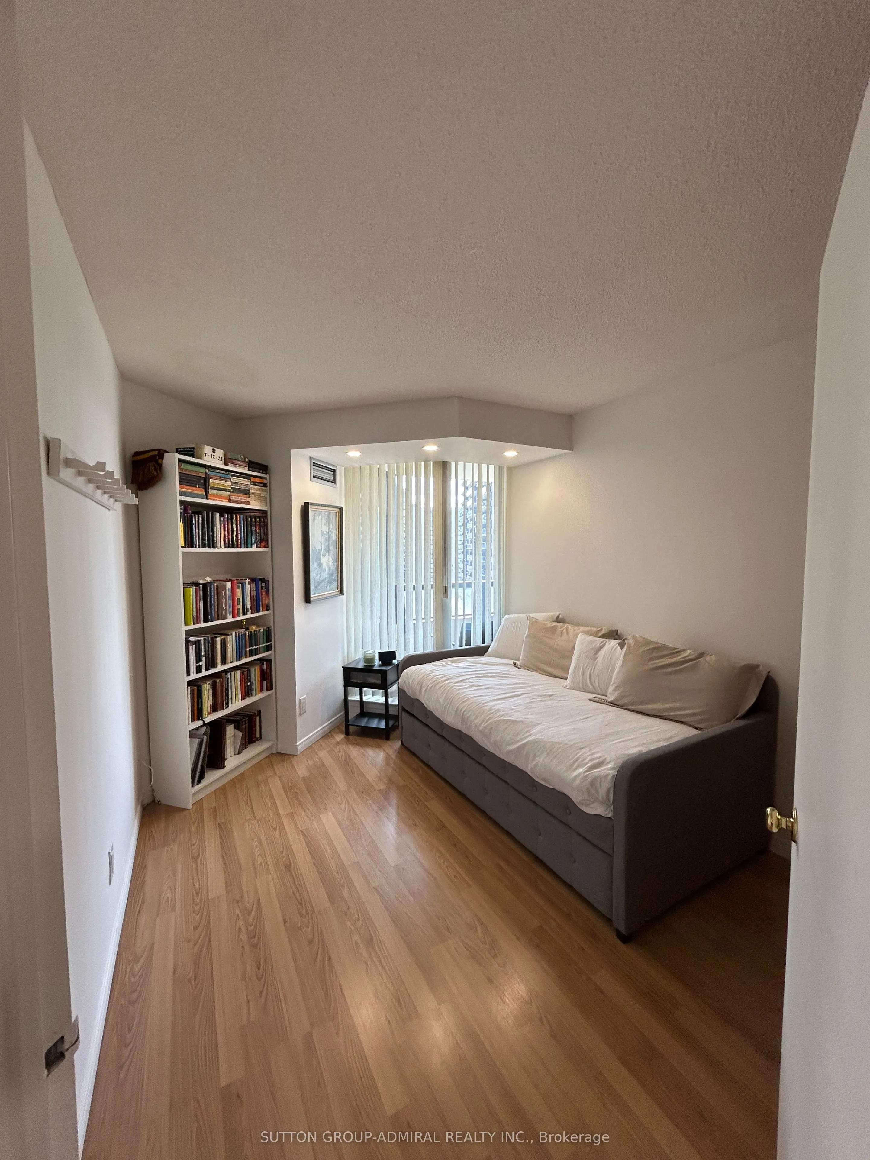 1101 Steeles Avenue W, #909