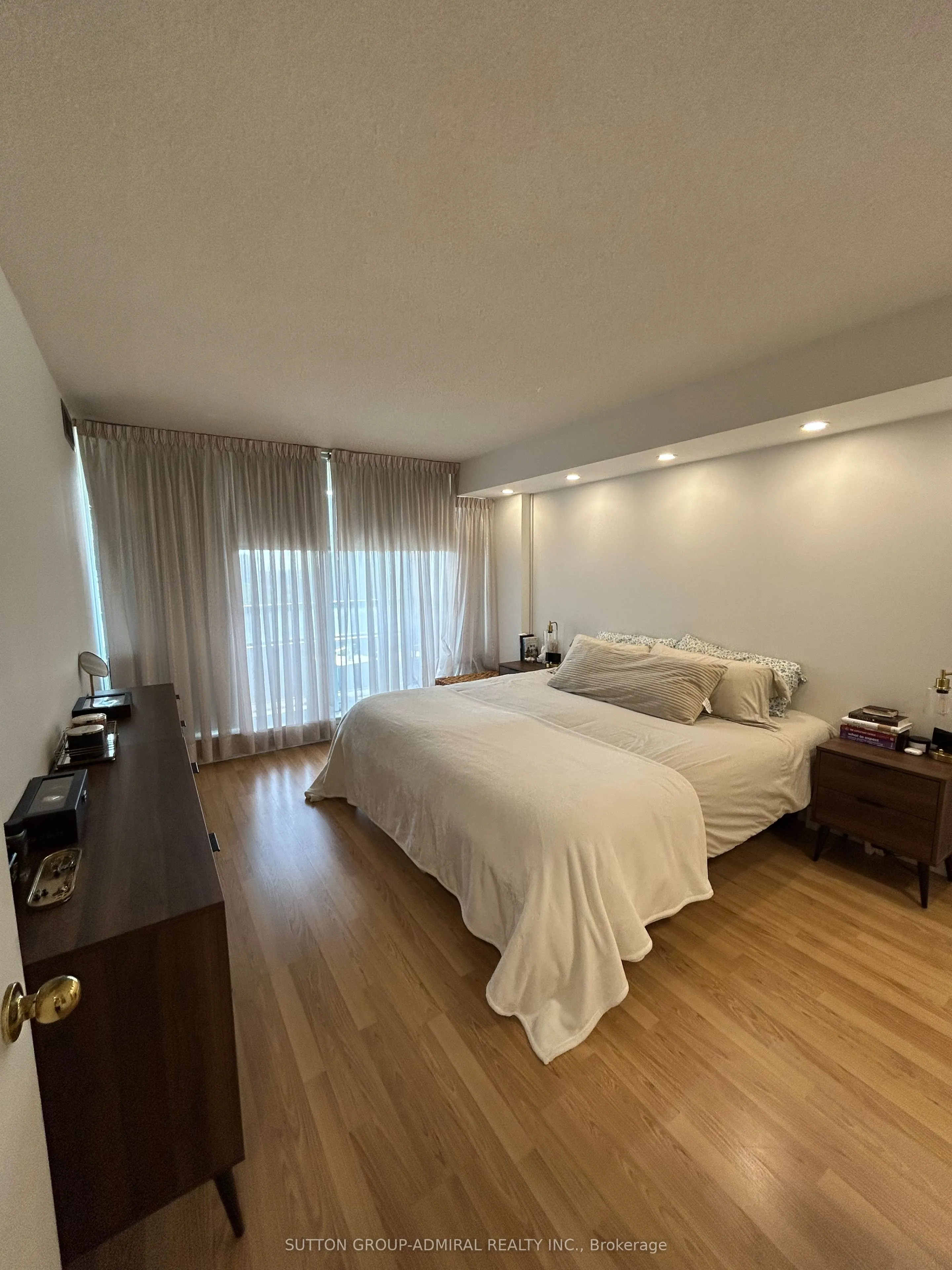 1101 Steeles Avenue W, #909