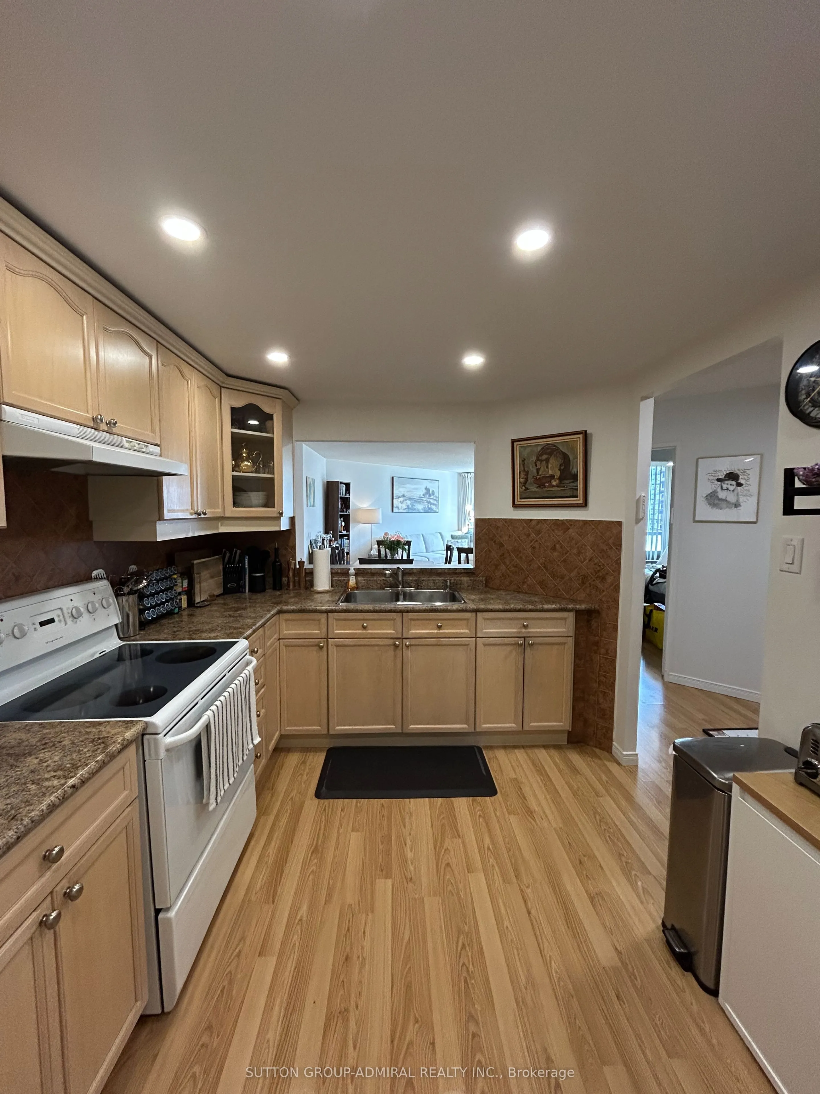 1101 Steeles Avenue W, #909