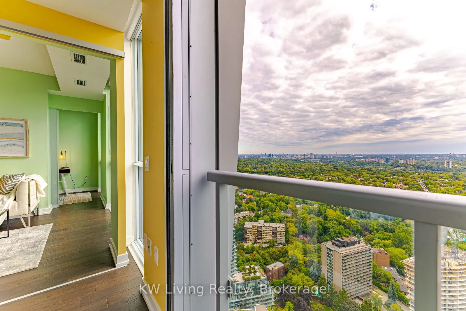 1 Yorkville Avenue, #4009