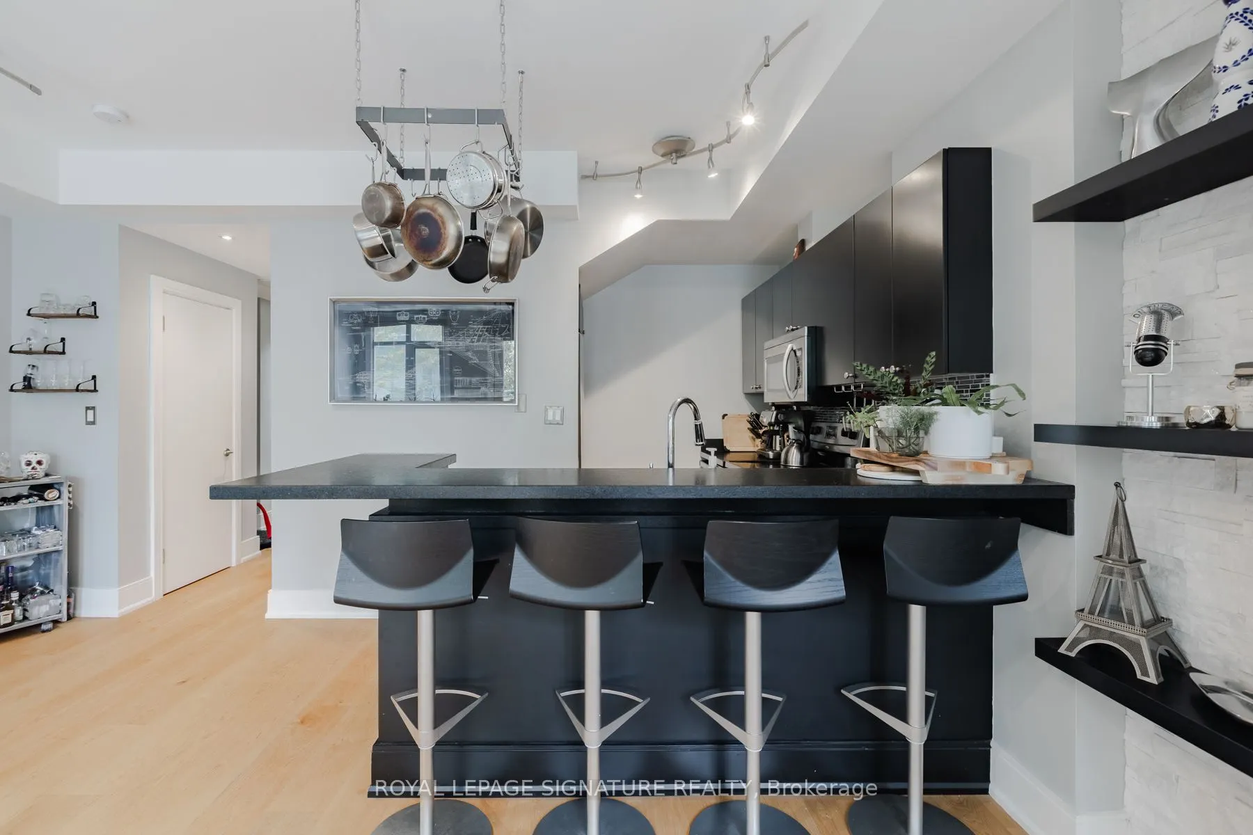 500 Richmond Street W