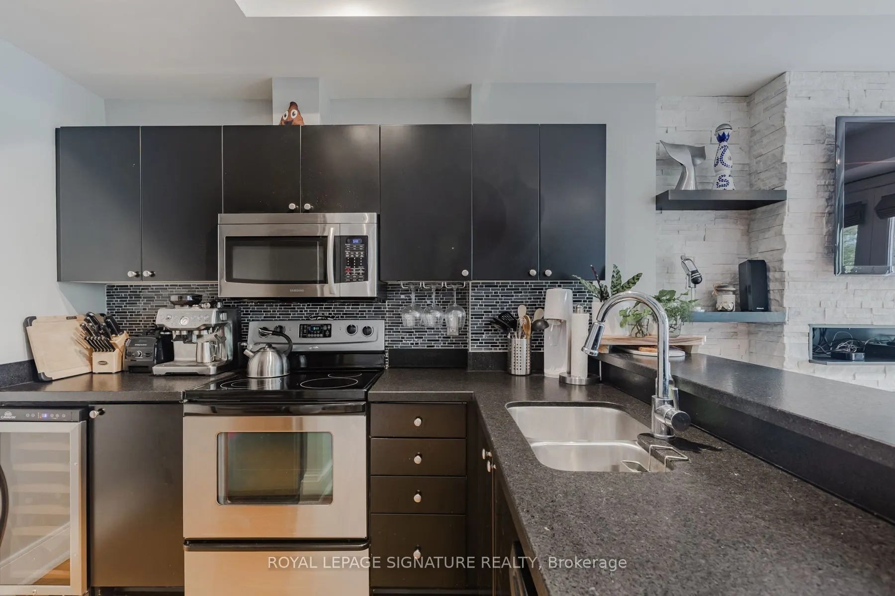 500 Richmond Street W