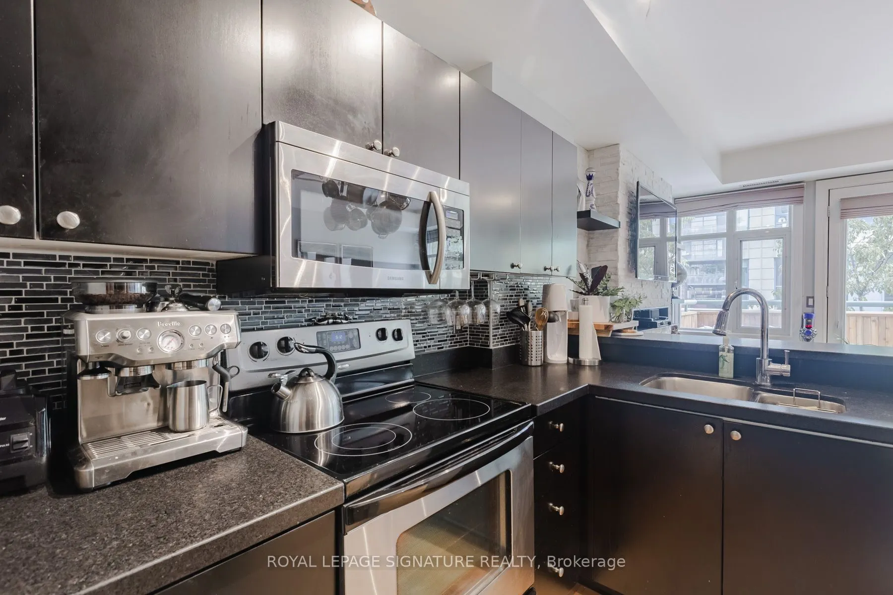 500 Richmond Street W