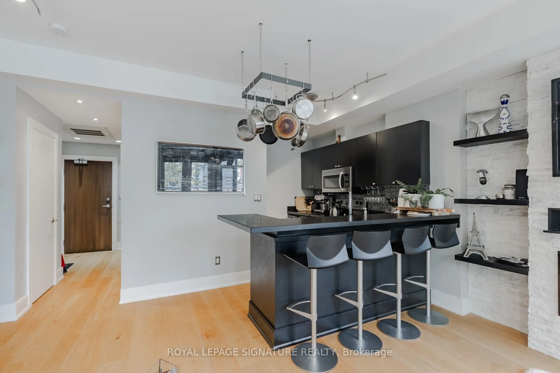 500 Richmond Street W