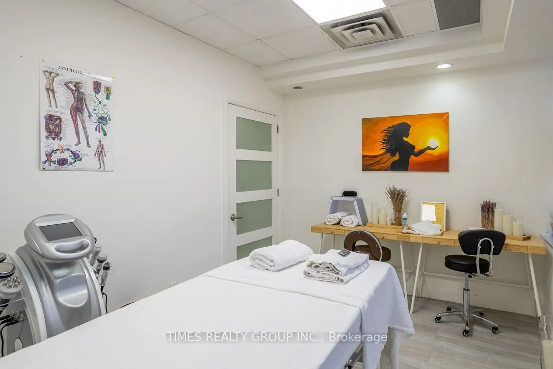 801 Eglinton Avenue W, #400