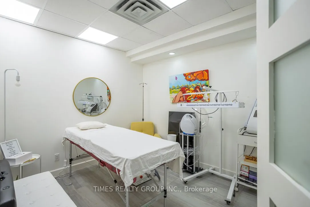 801 Eglinton Avenue W, #400