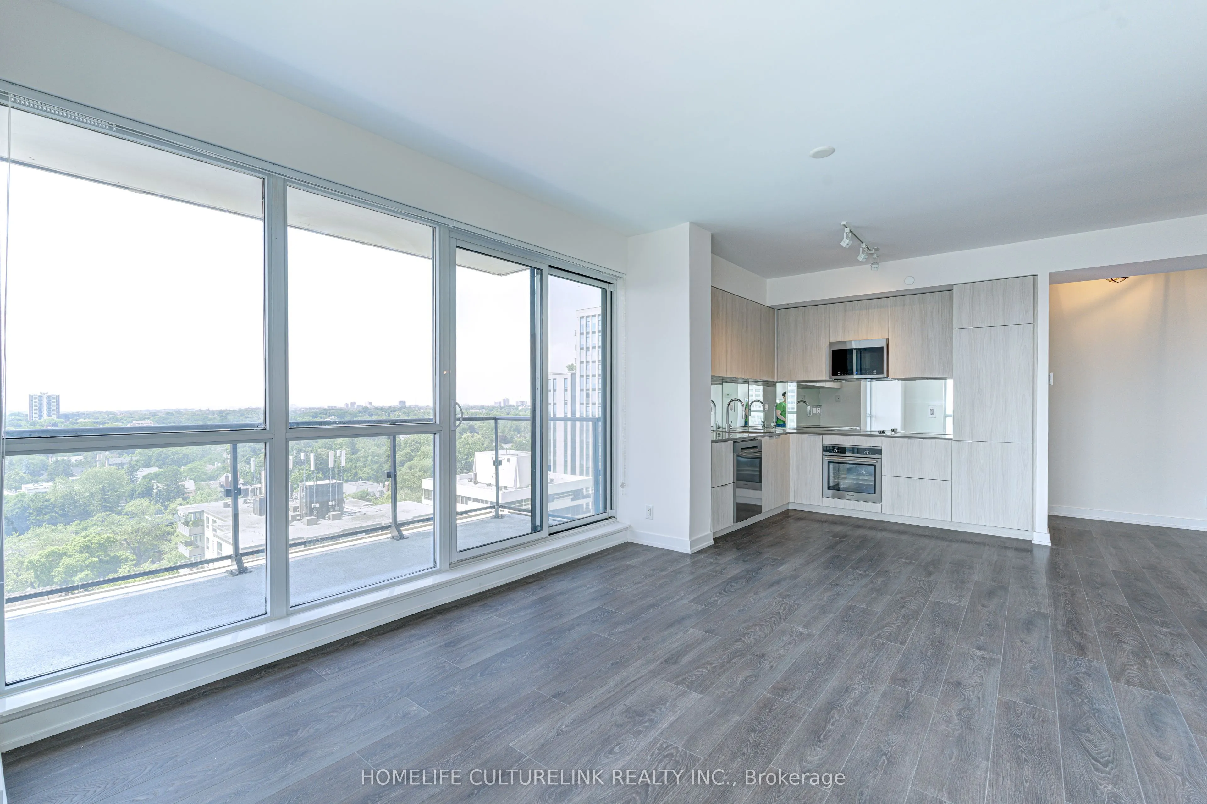 609 Avenue Road, #1704