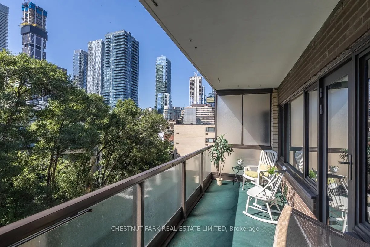 120 Rosedale Valley Road S, #810