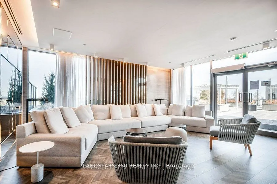 7 Kenaston Gardens, #520