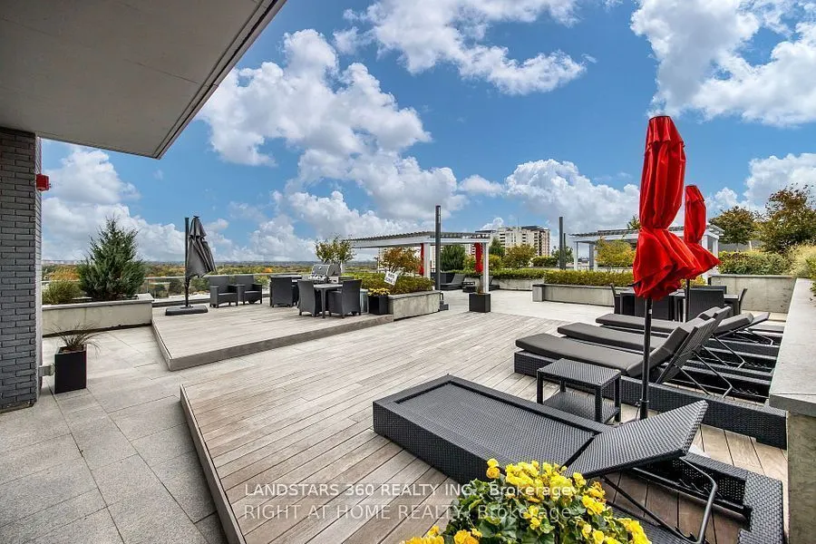 7 Kenaston Gardens, #520