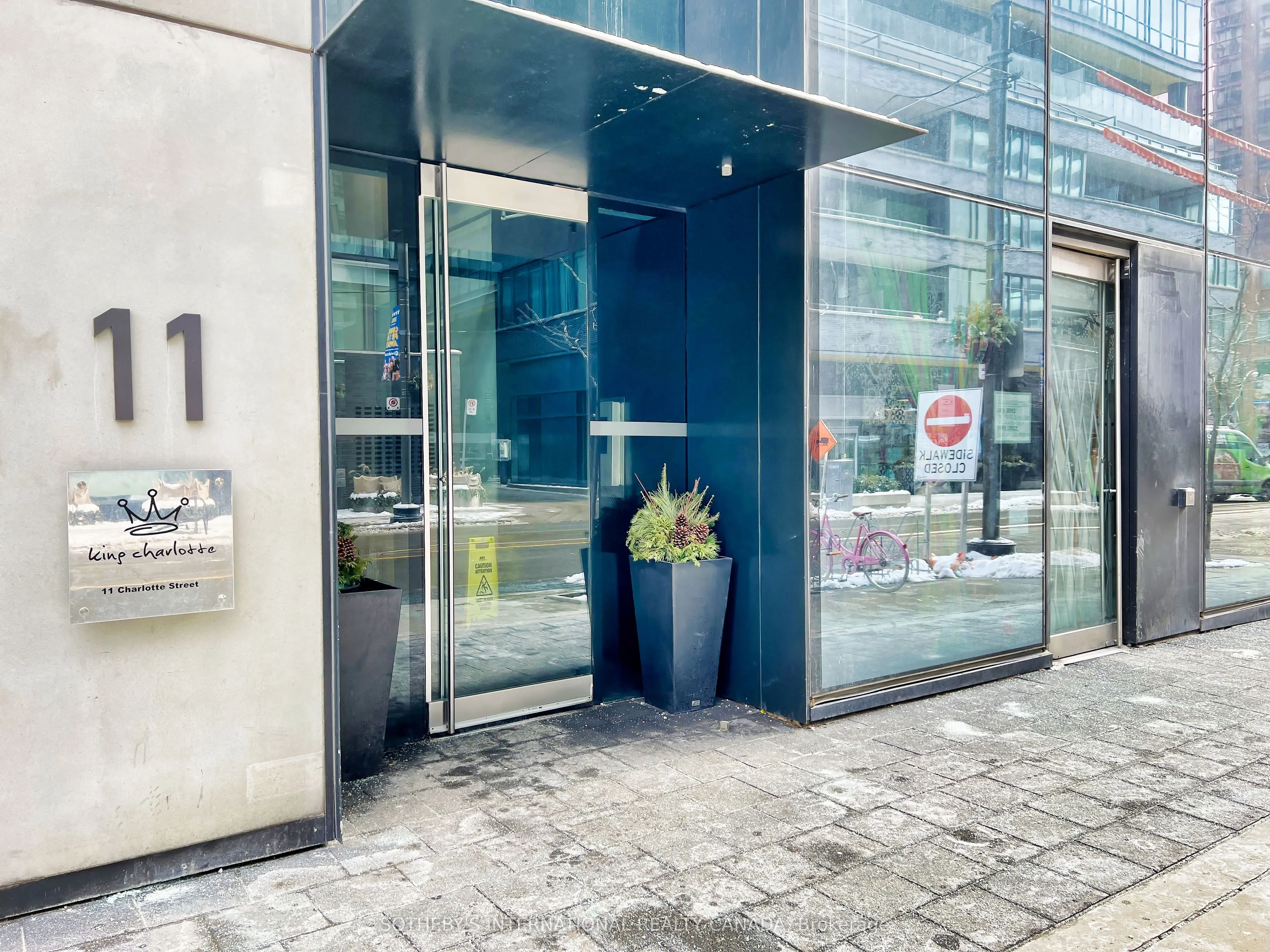 11 Charlotte Street, #606