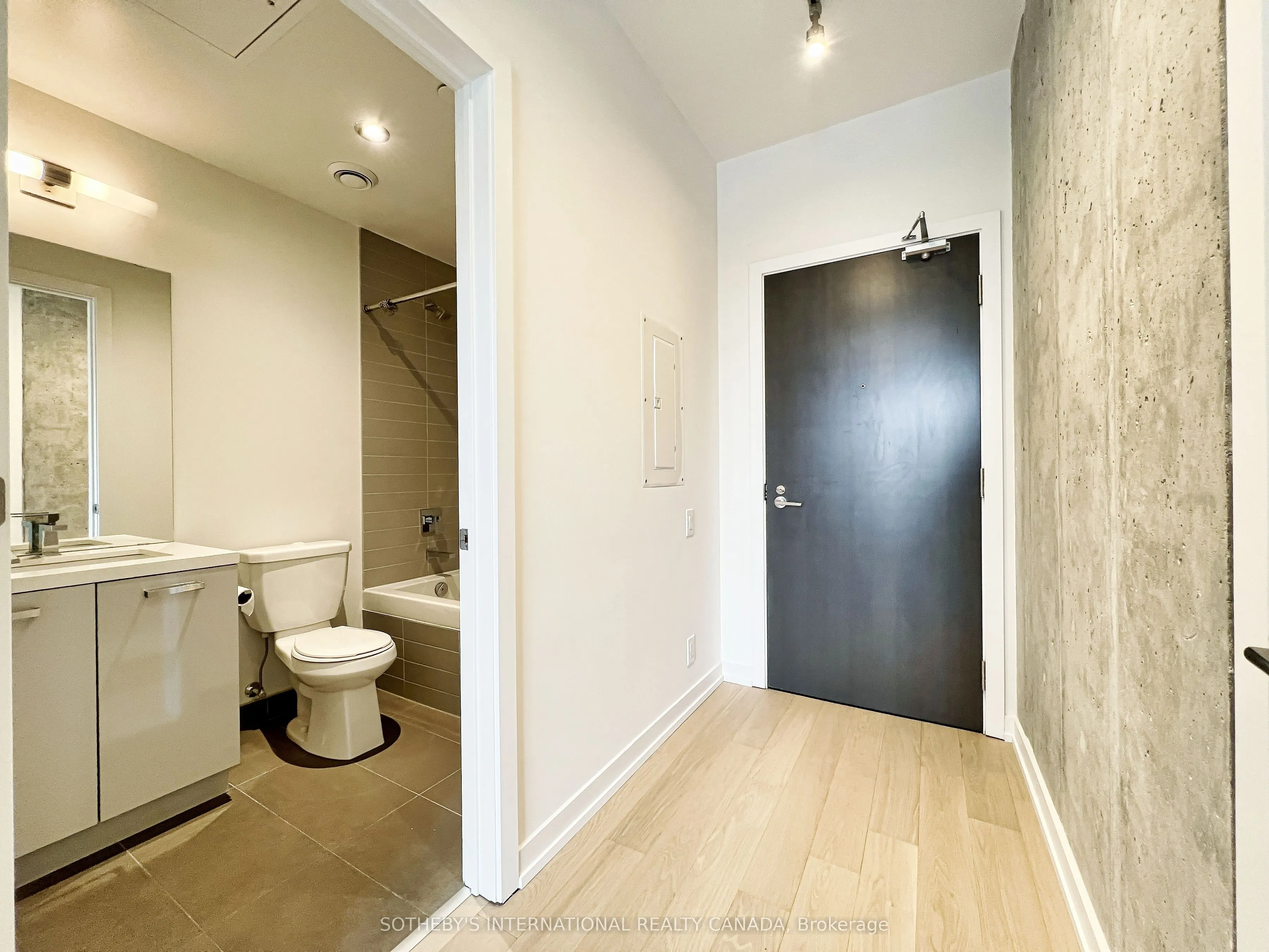 11 Charlotte Street, #606