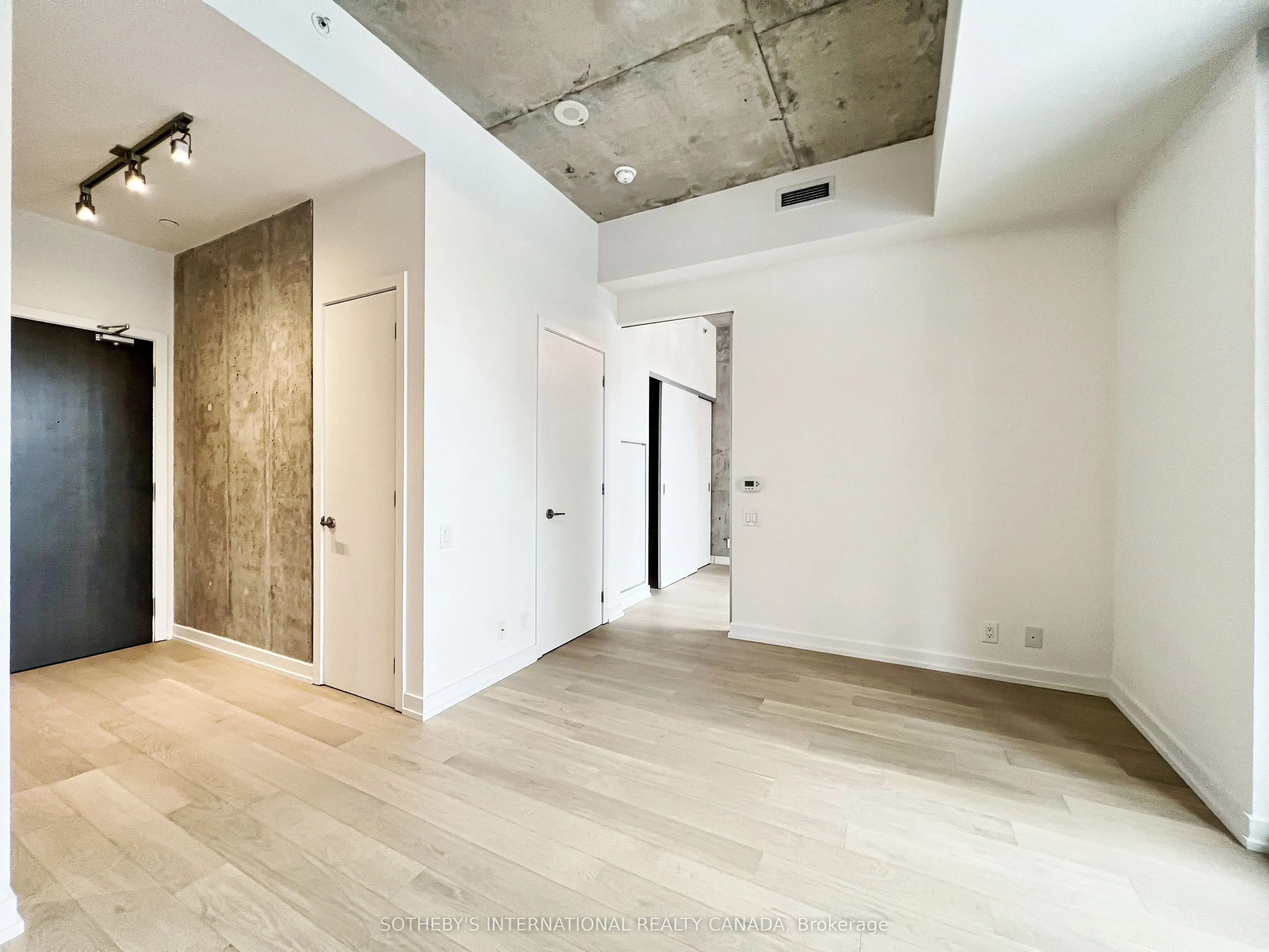 11 Charlotte Street, #606