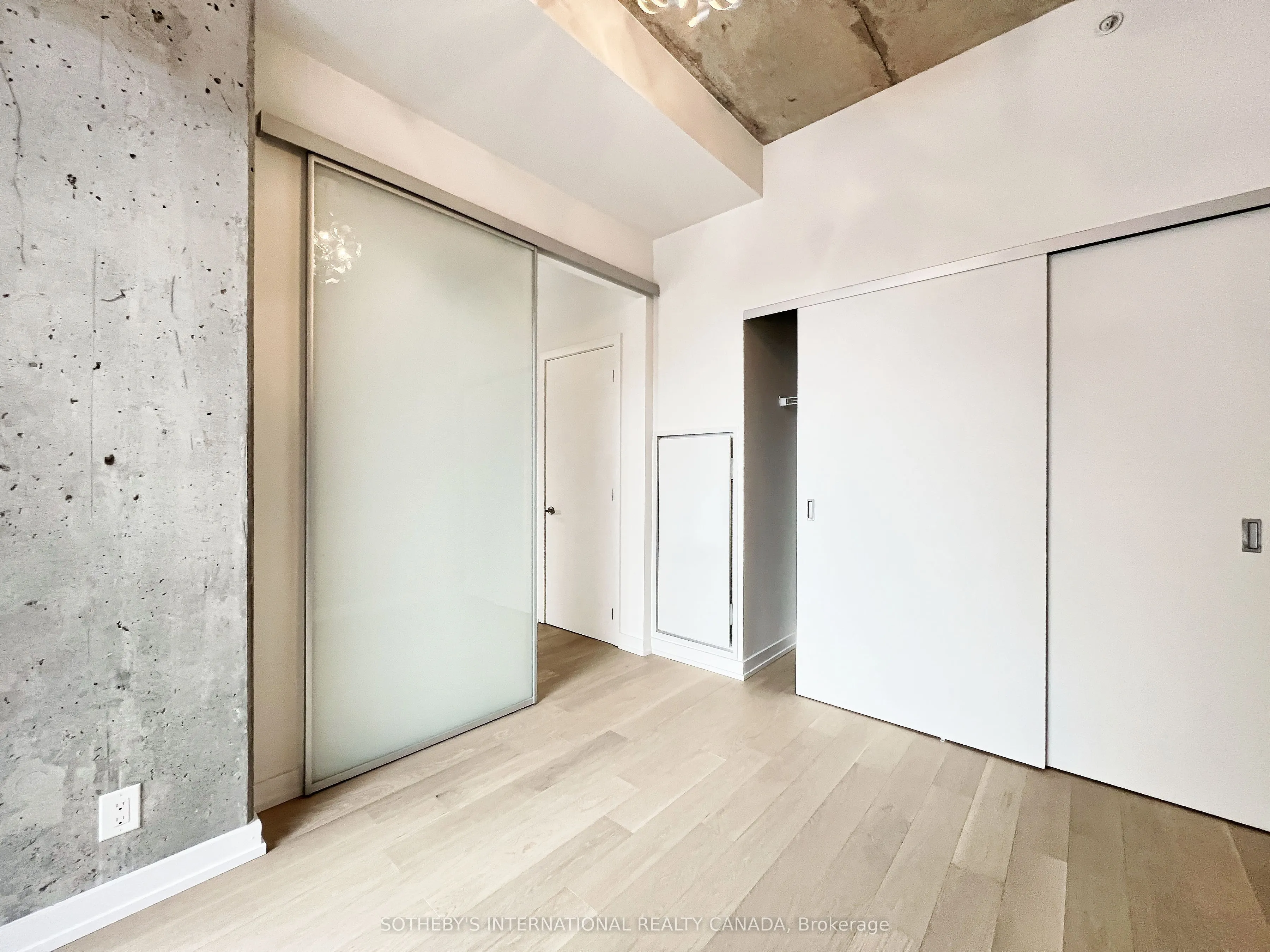 11 Charlotte Street, #606