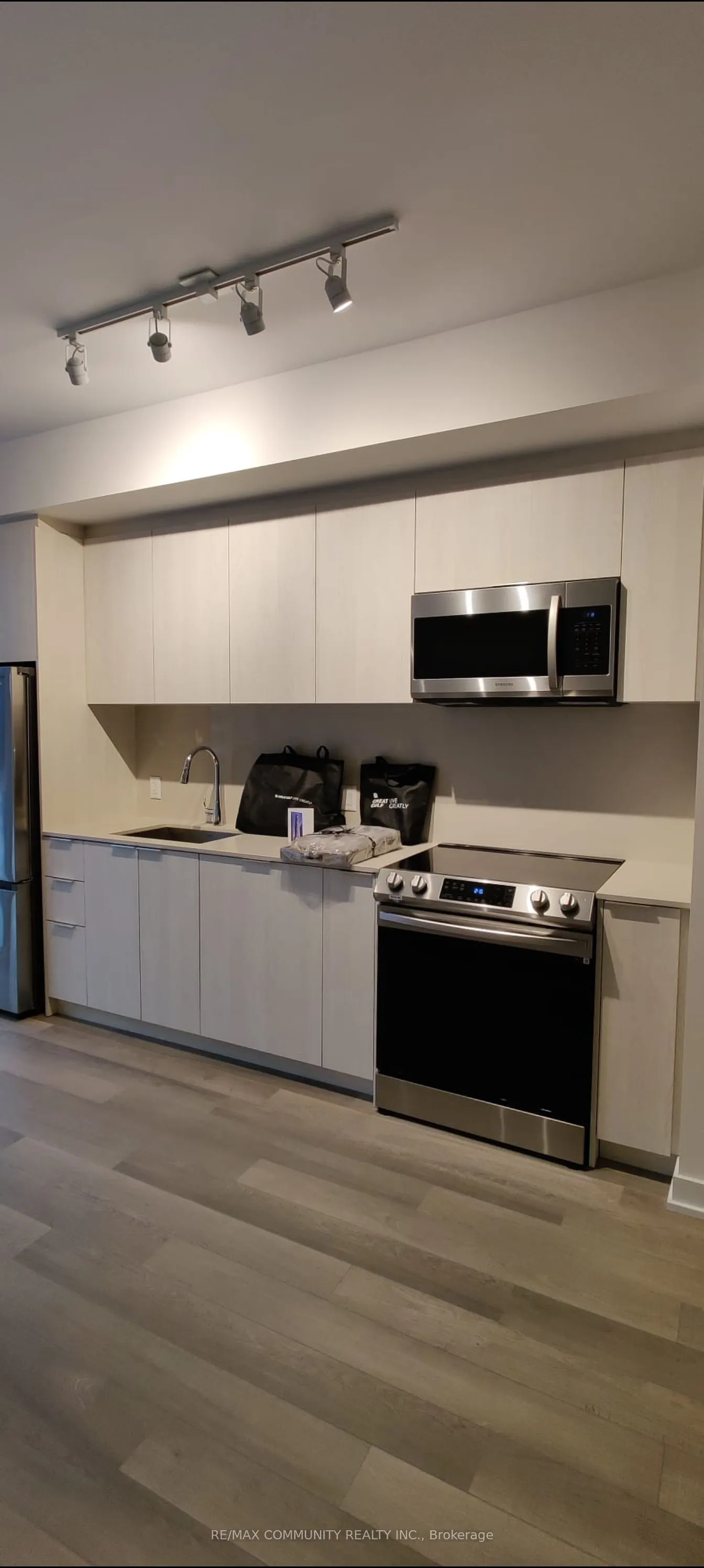 357 King Street W, #1805