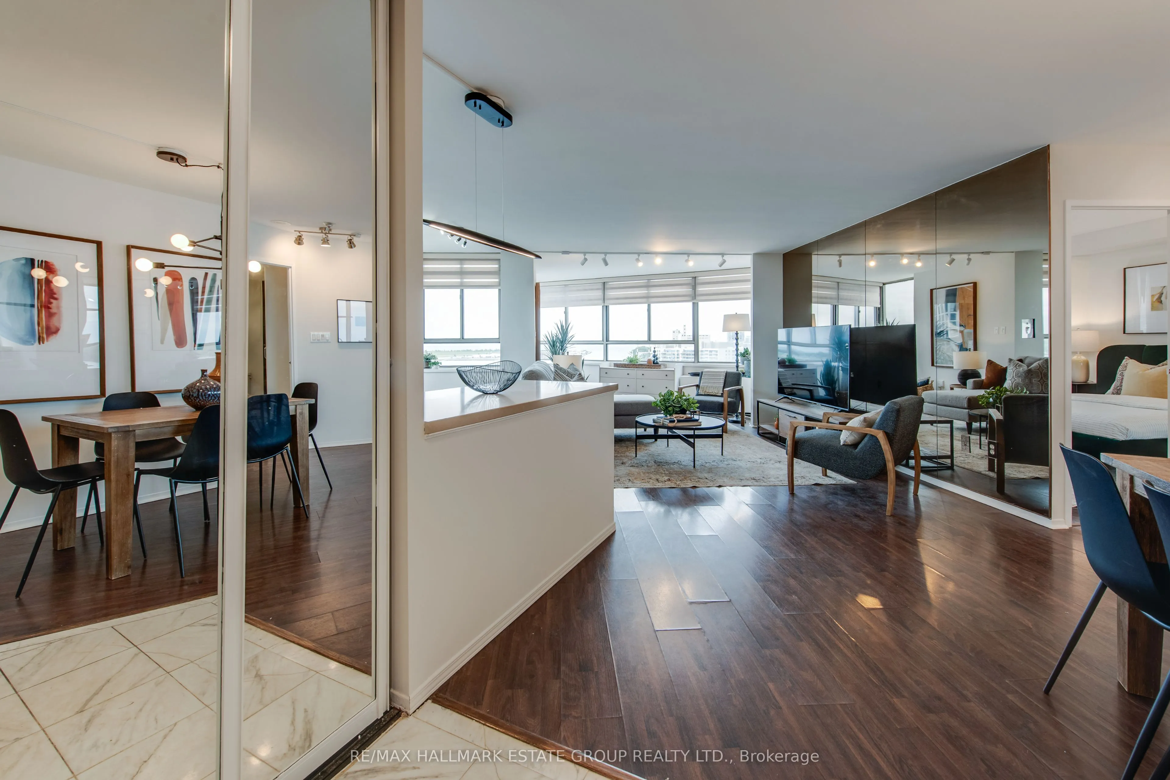270 Queens Quay W, #1102