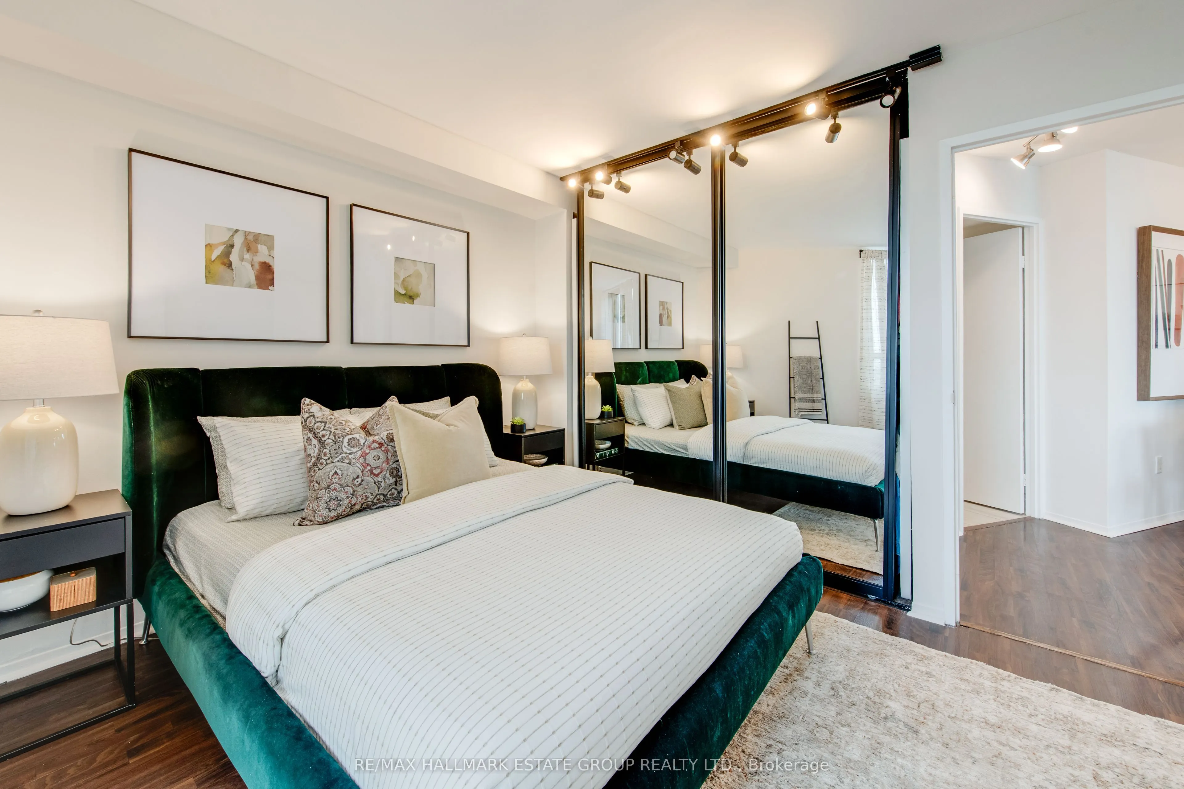 270 Queens Quay W, #1102