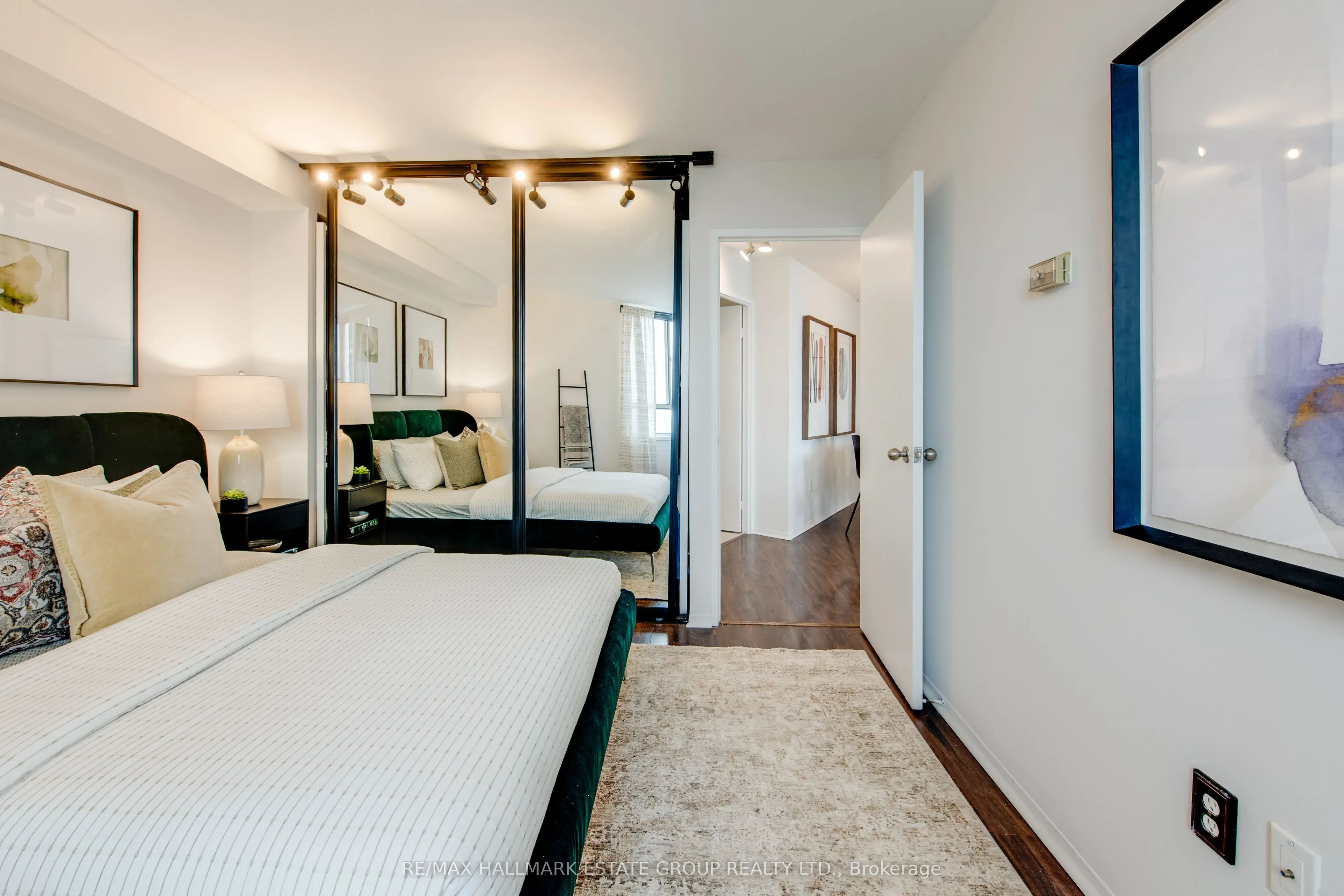 270 Queens Quay W, #1102