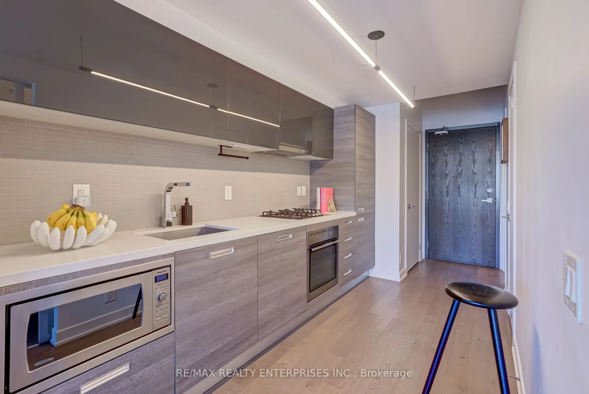 1239 Dundas Street W, #204