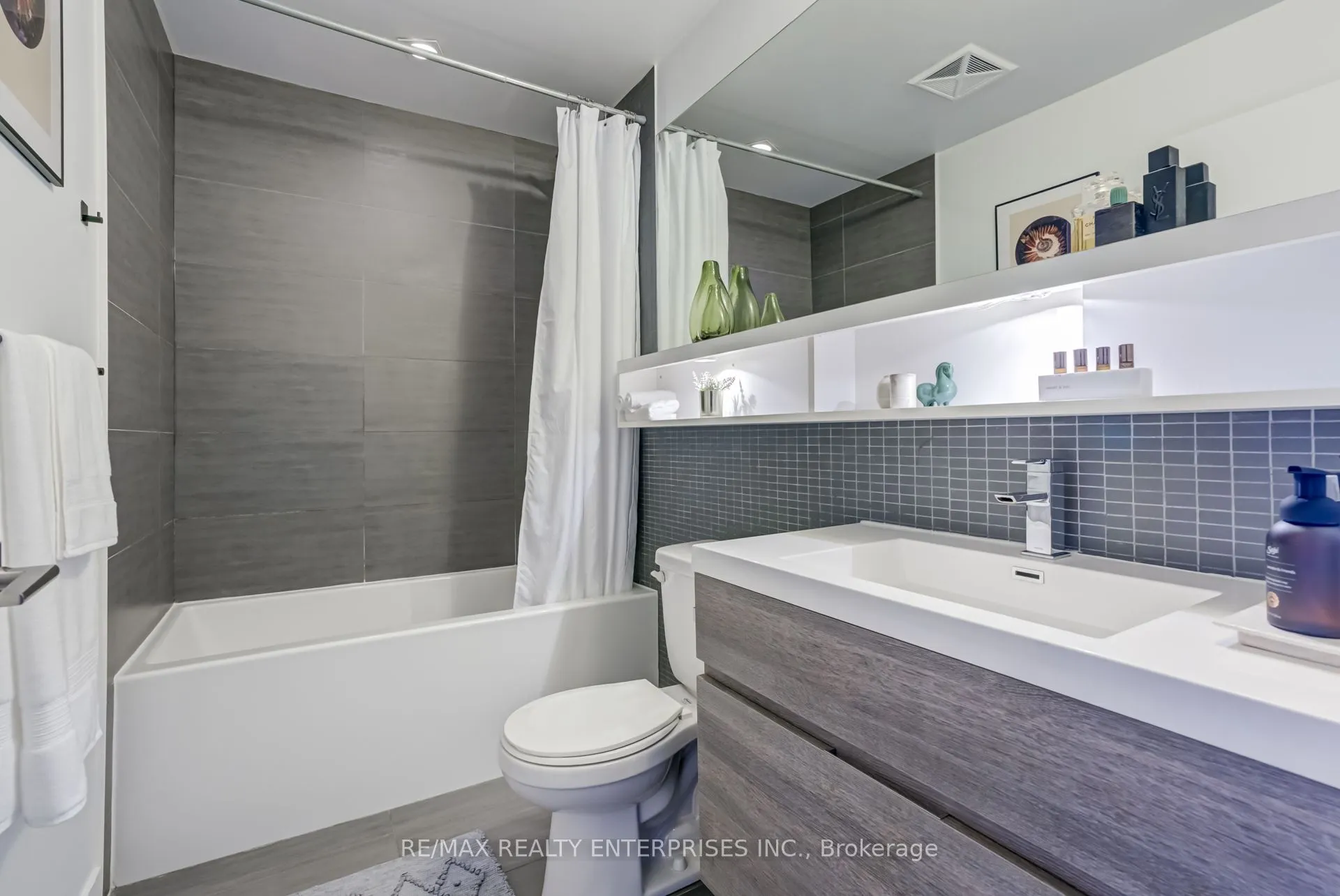 1239 Dundas Street W, #204