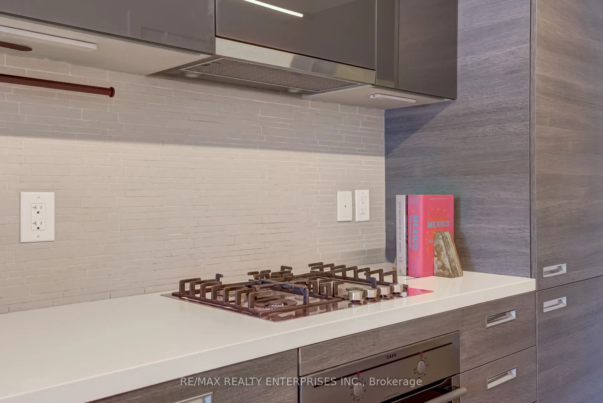 1239 Dundas Street W, #204