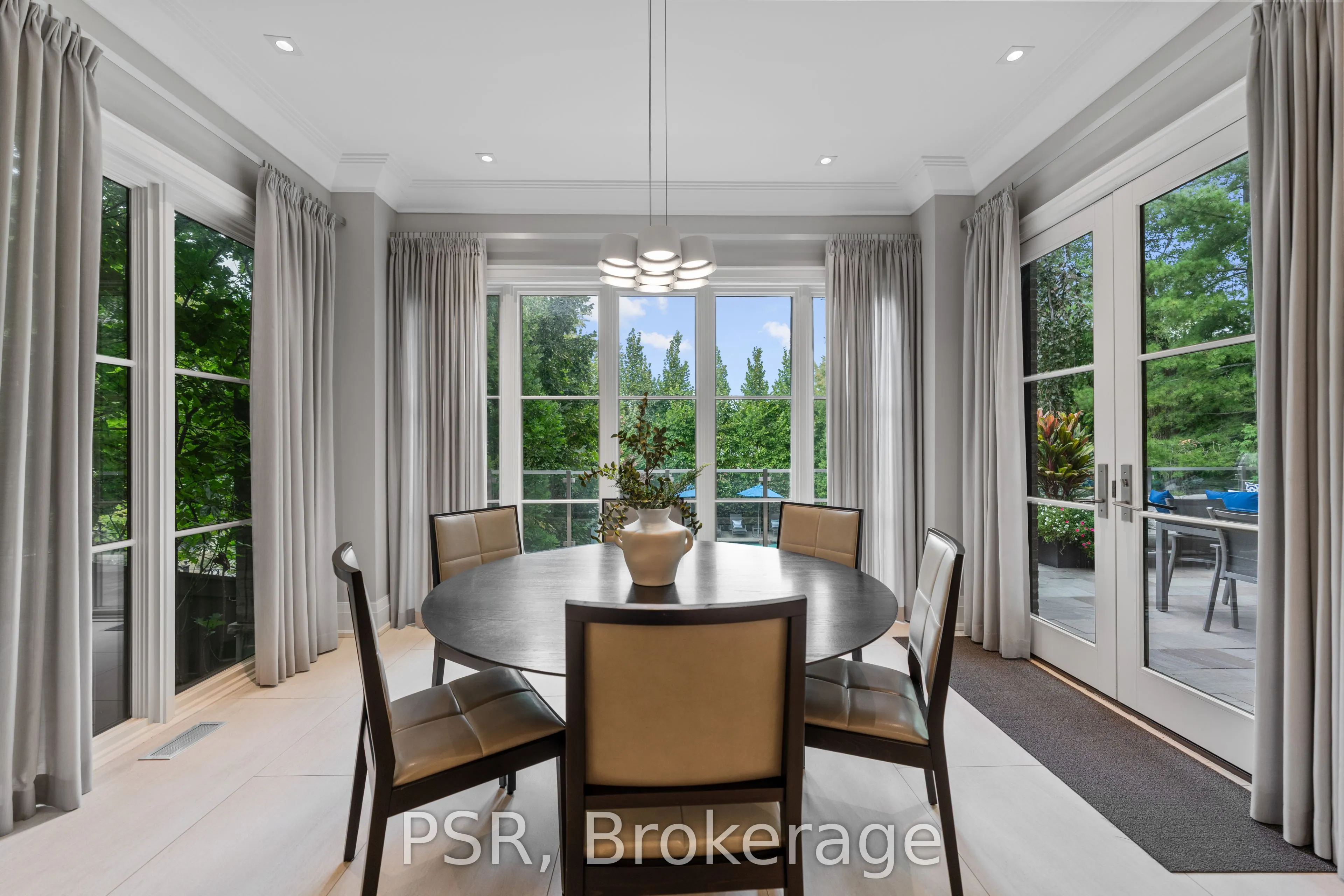 221 Dunvegan Road