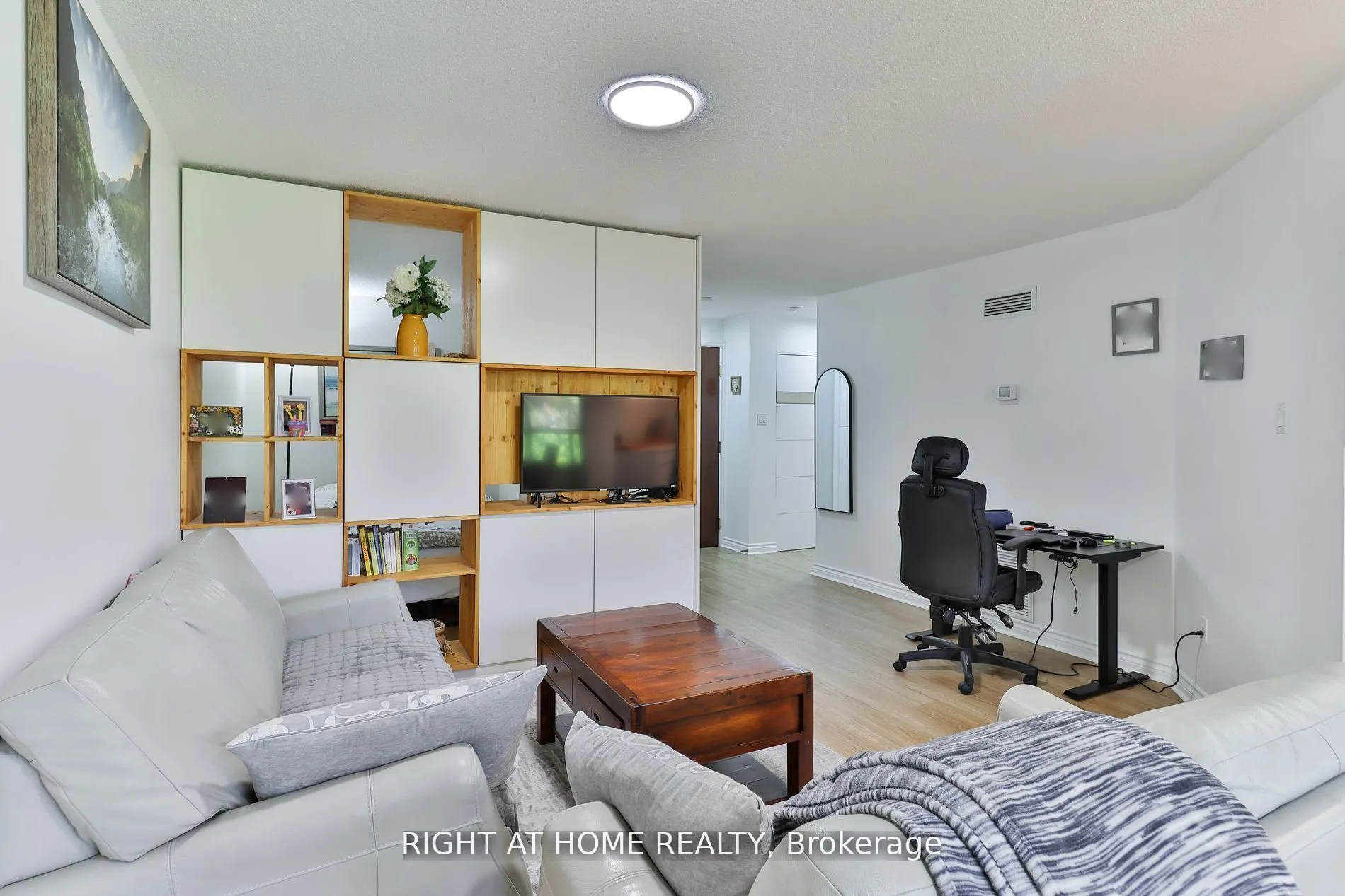 1210 Don Mills Road, #206