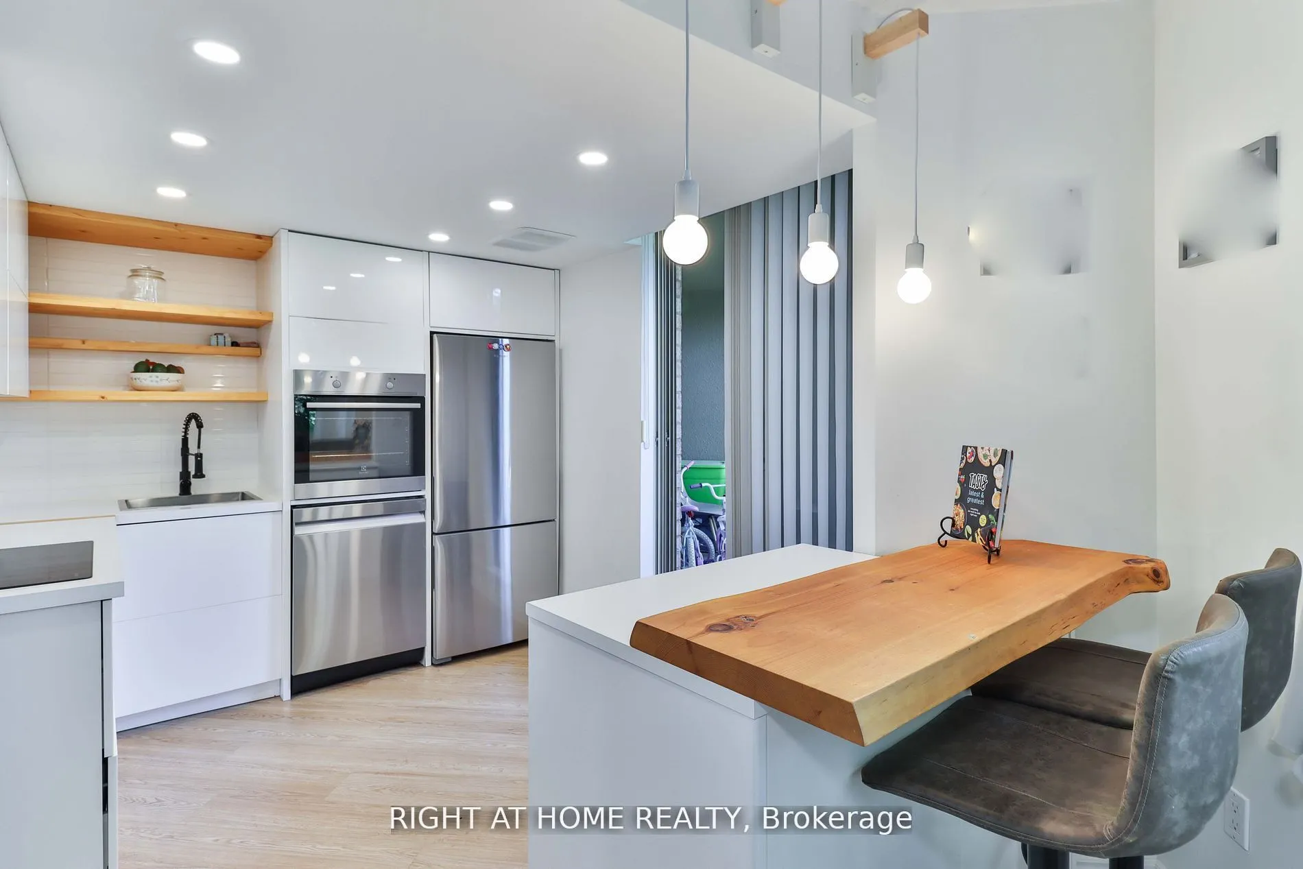 1210 Don Mills Road, #206
