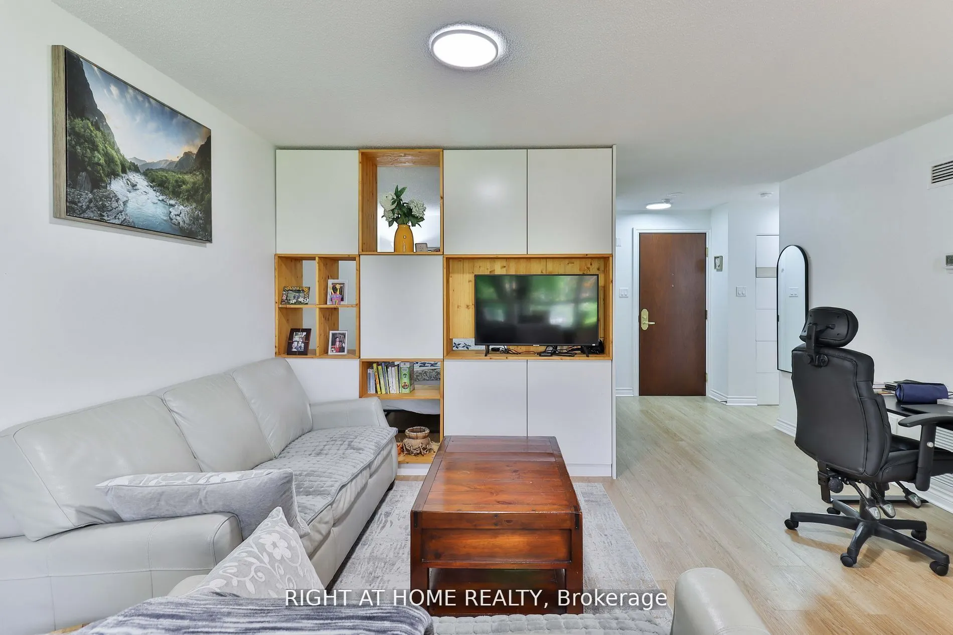 1210 Don Mills Road, #206