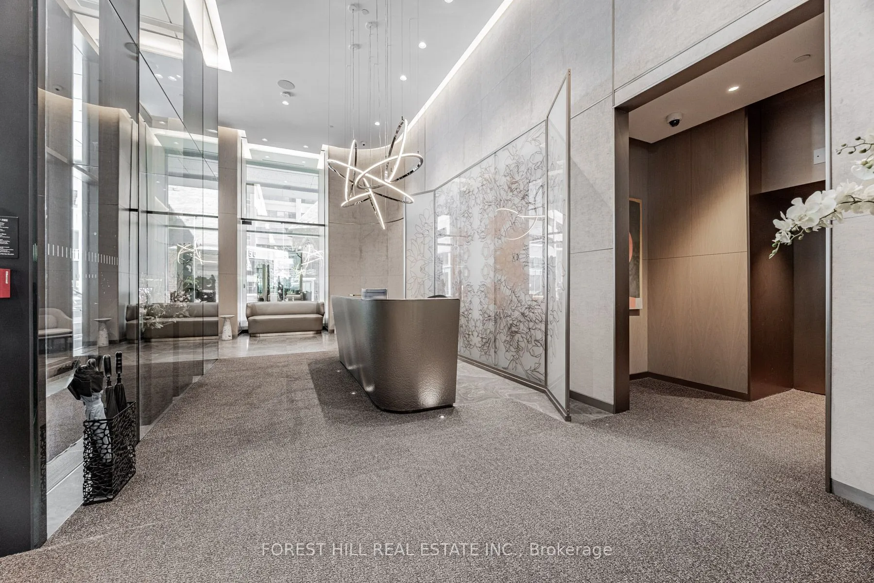 2 Avenue Road, #401