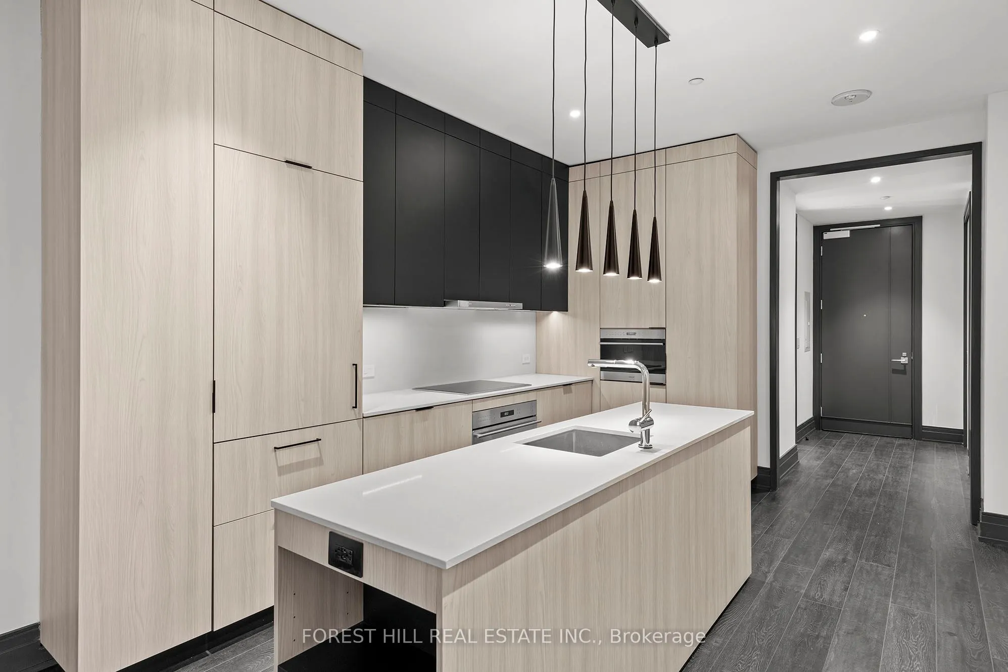 2 Avenue Road, #401