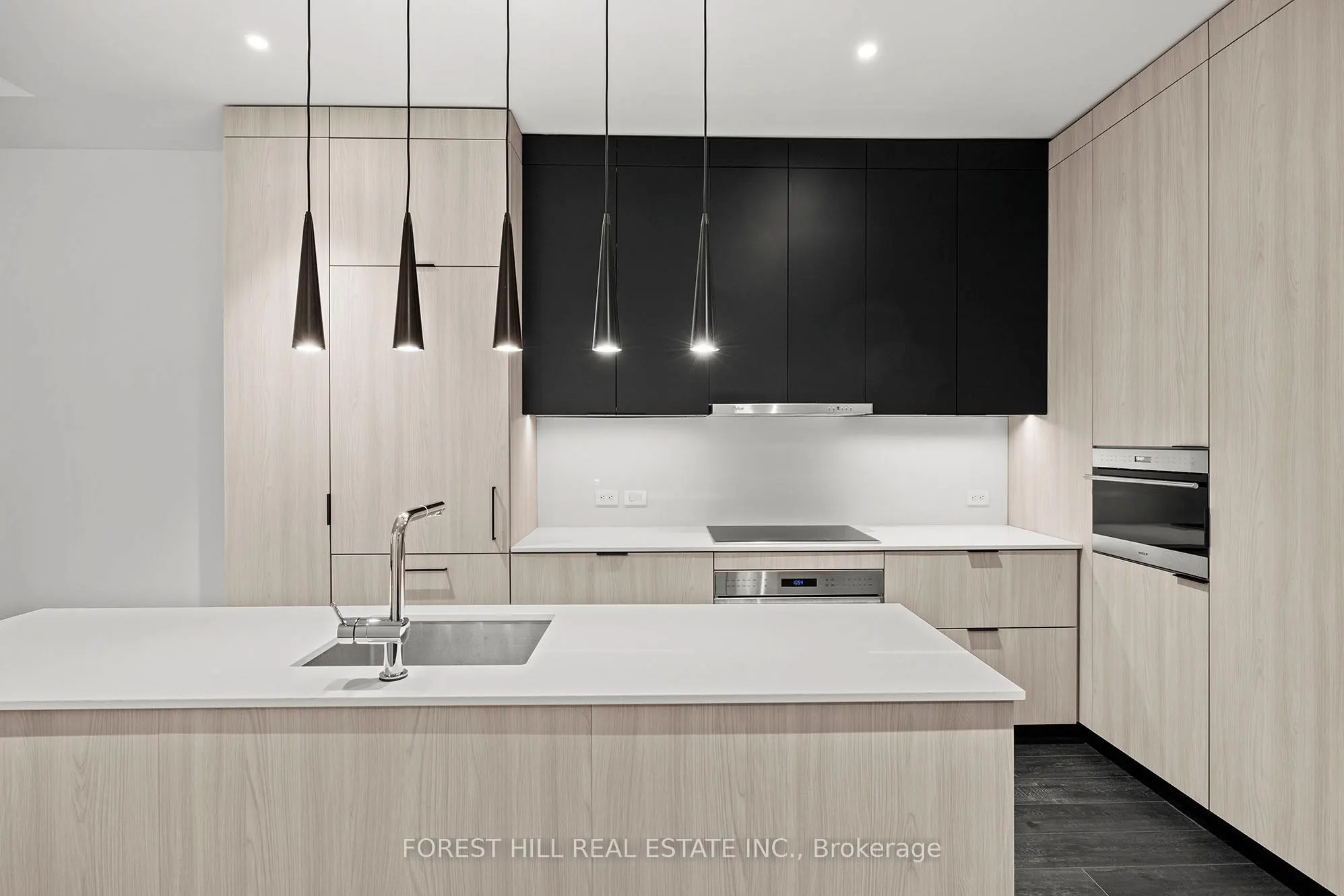 2 Avenue Road, #401