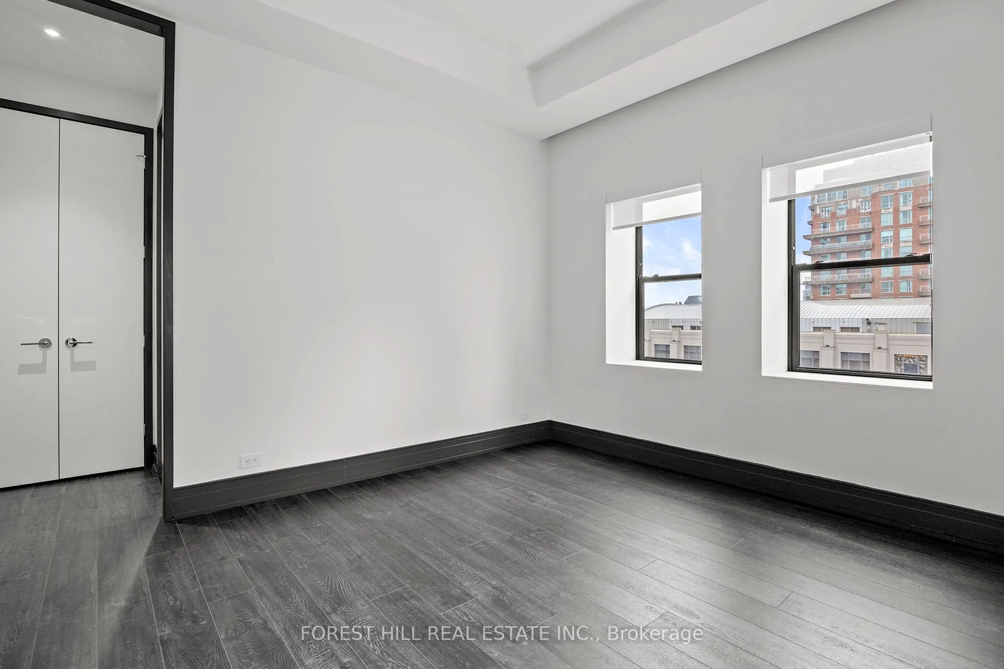 2 Avenue Road, #401