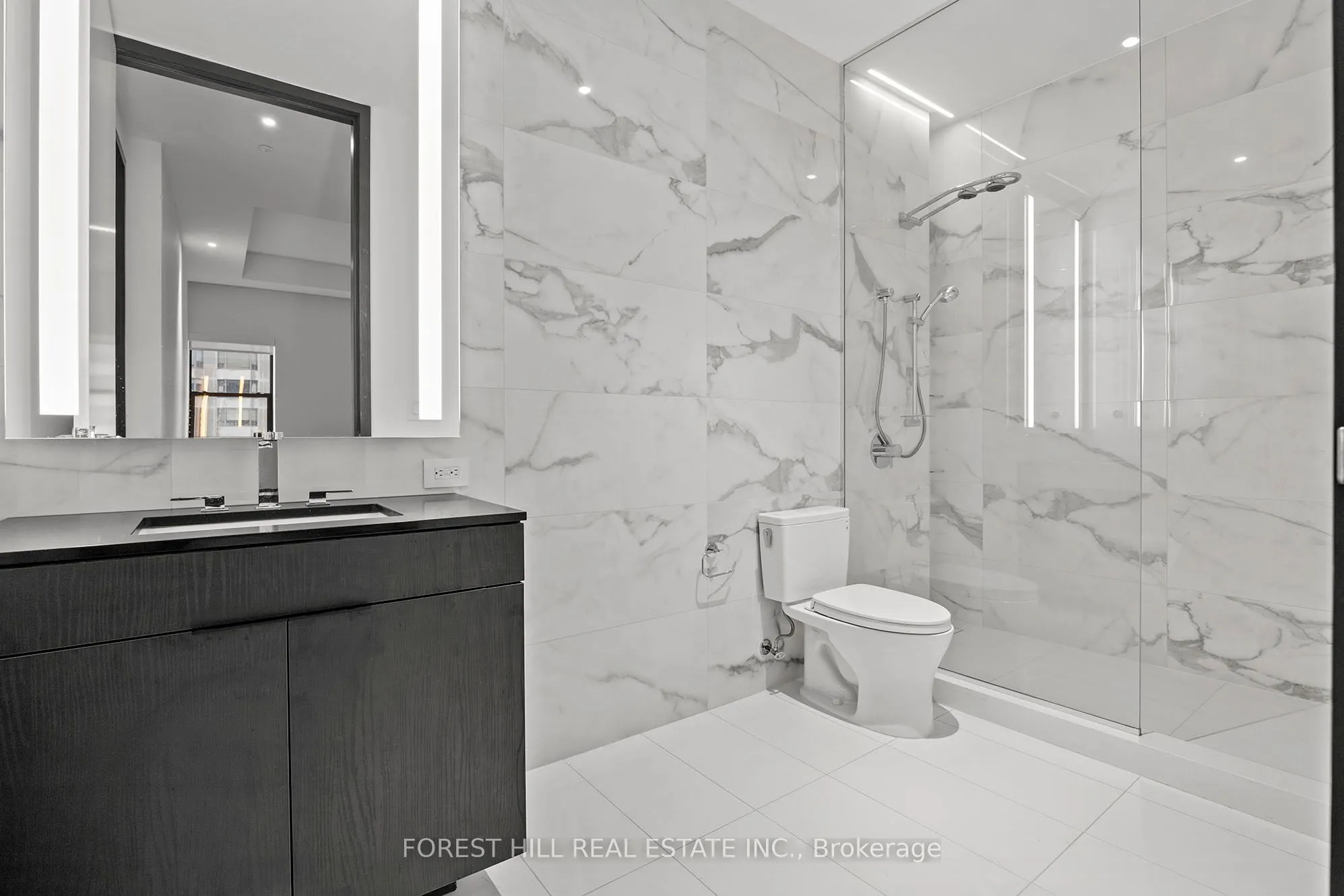 2 Avenue Road, #401