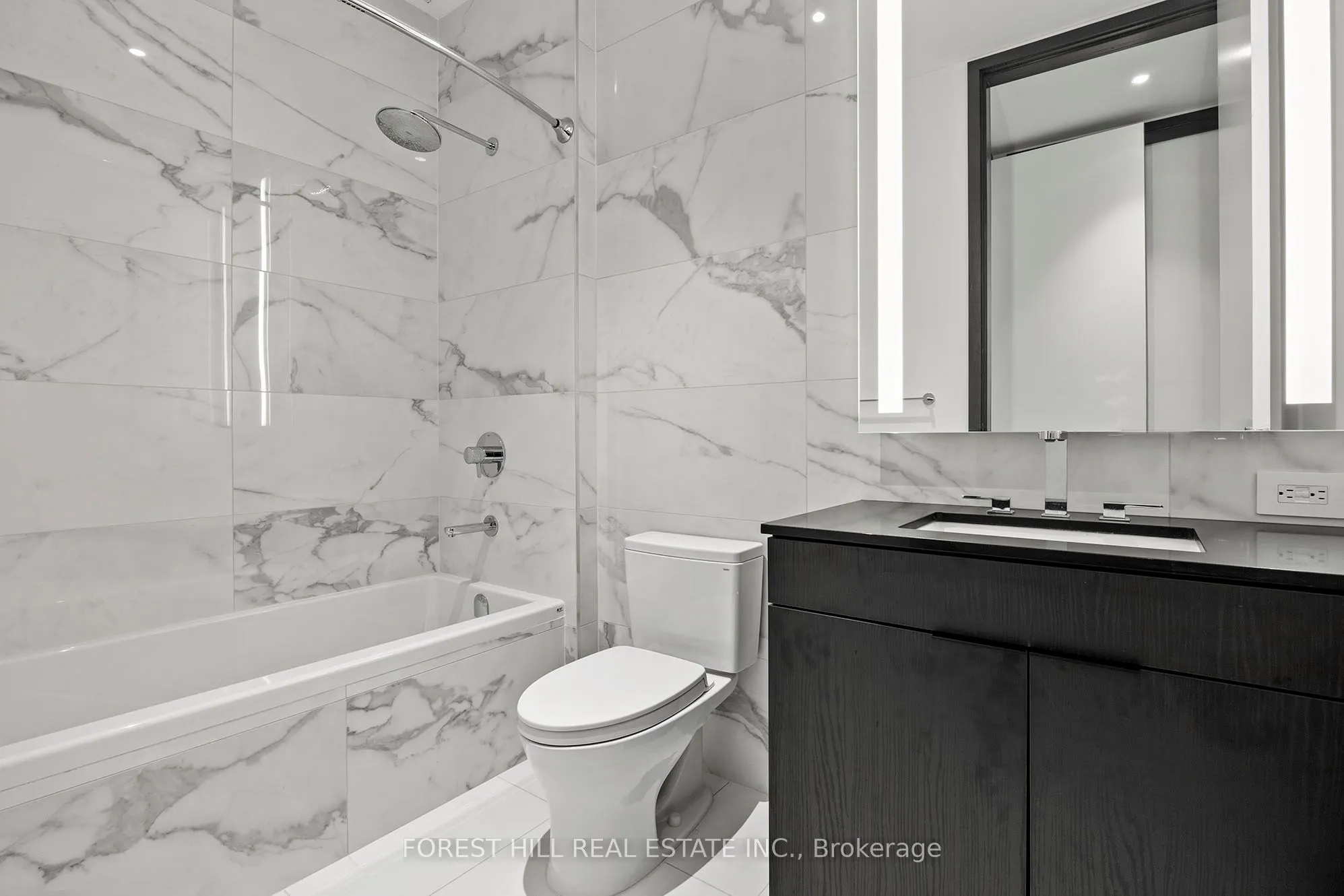2 Avenue Road, #401