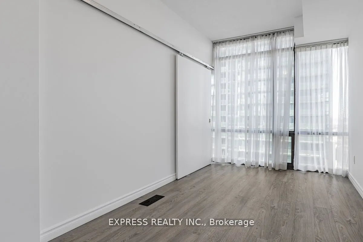 37 Grosvenor Street, #2102