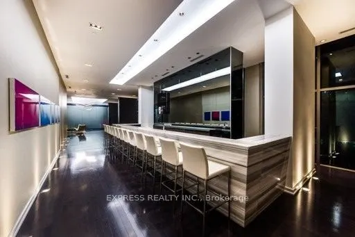 37 Grosvenor Street, #2102