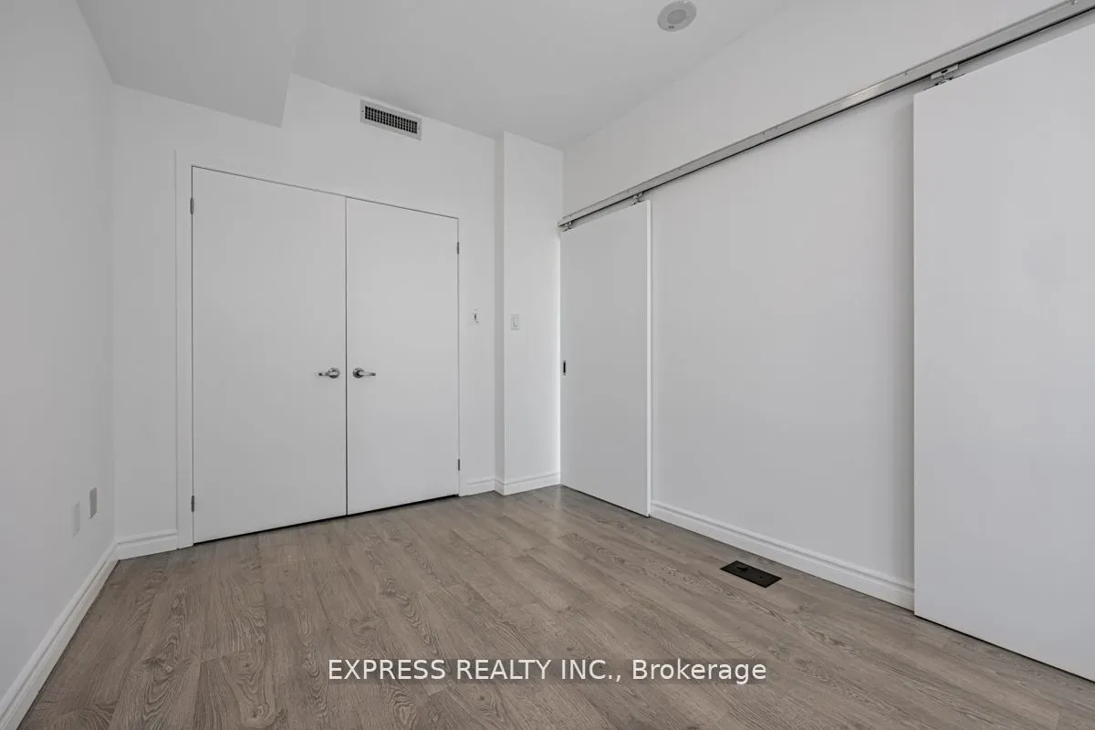 37 Grosvenor Street, #2102