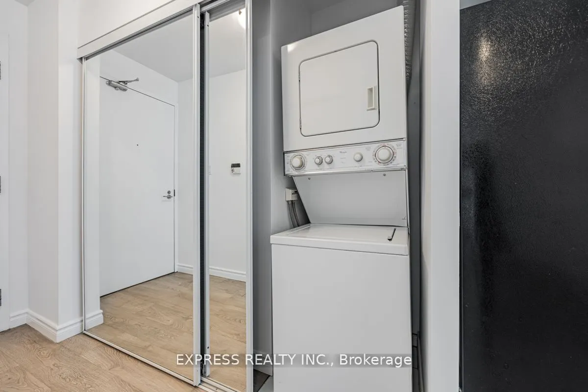 37 Grosvenor Street, #2102