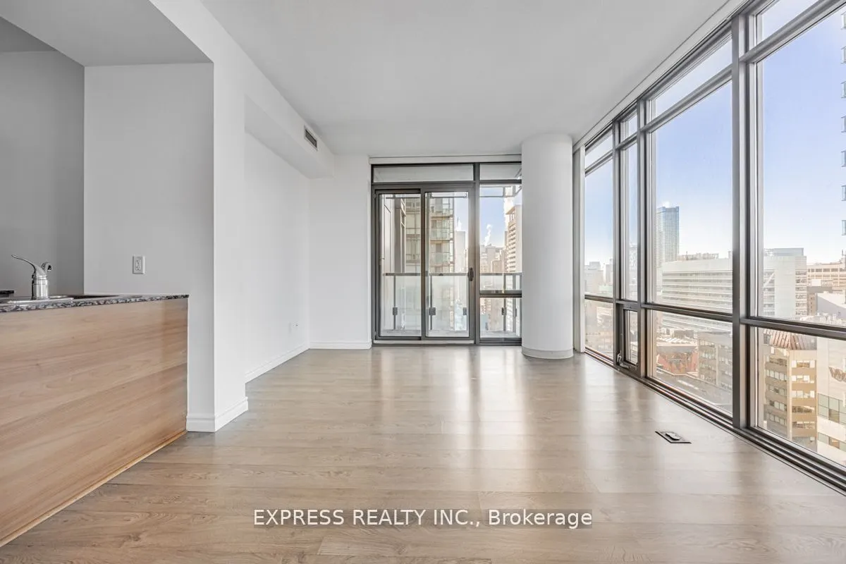 37 Grosvenor Street, #2102